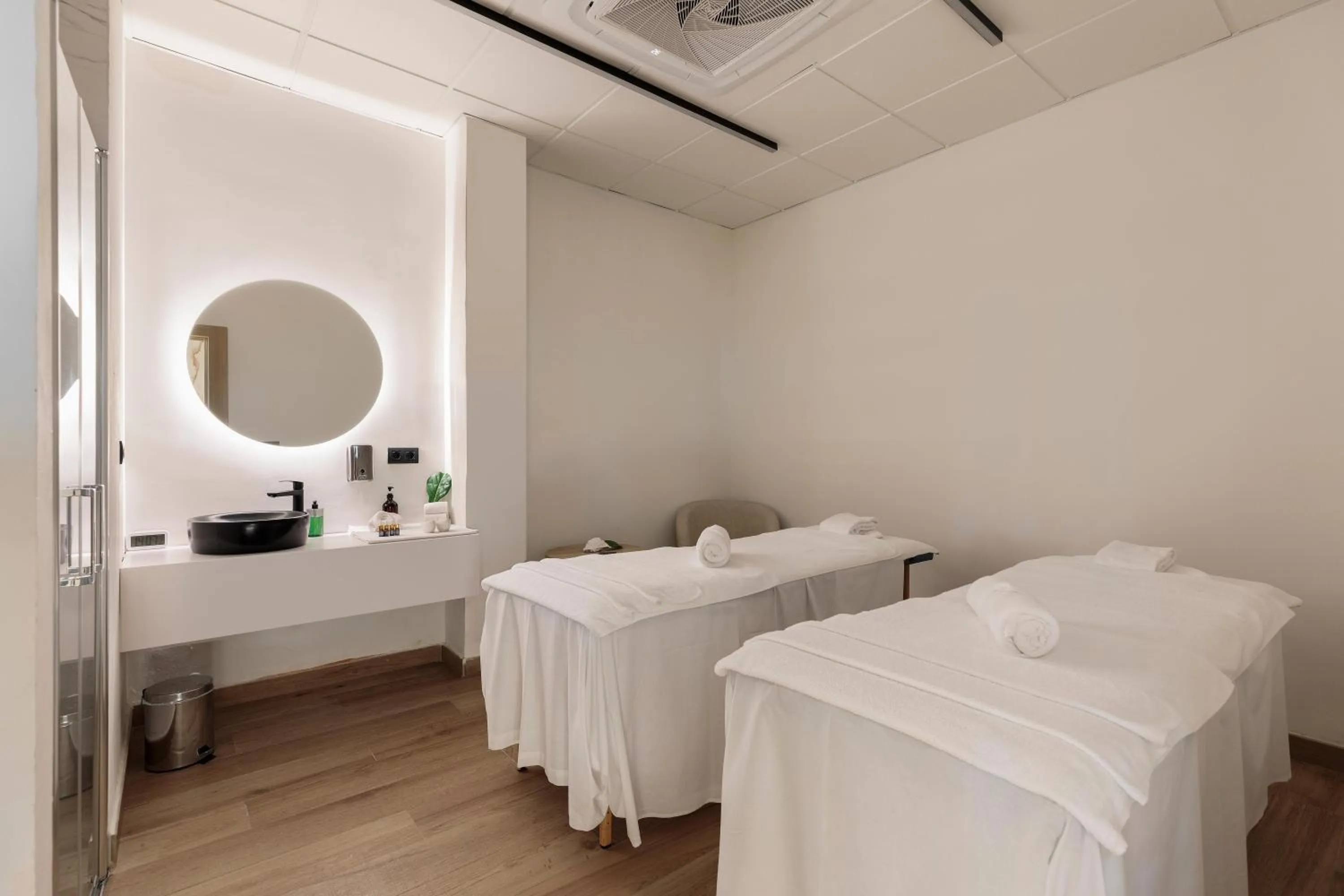 Spa and wellness centre/facilities, Bed in Hotel Best Triton