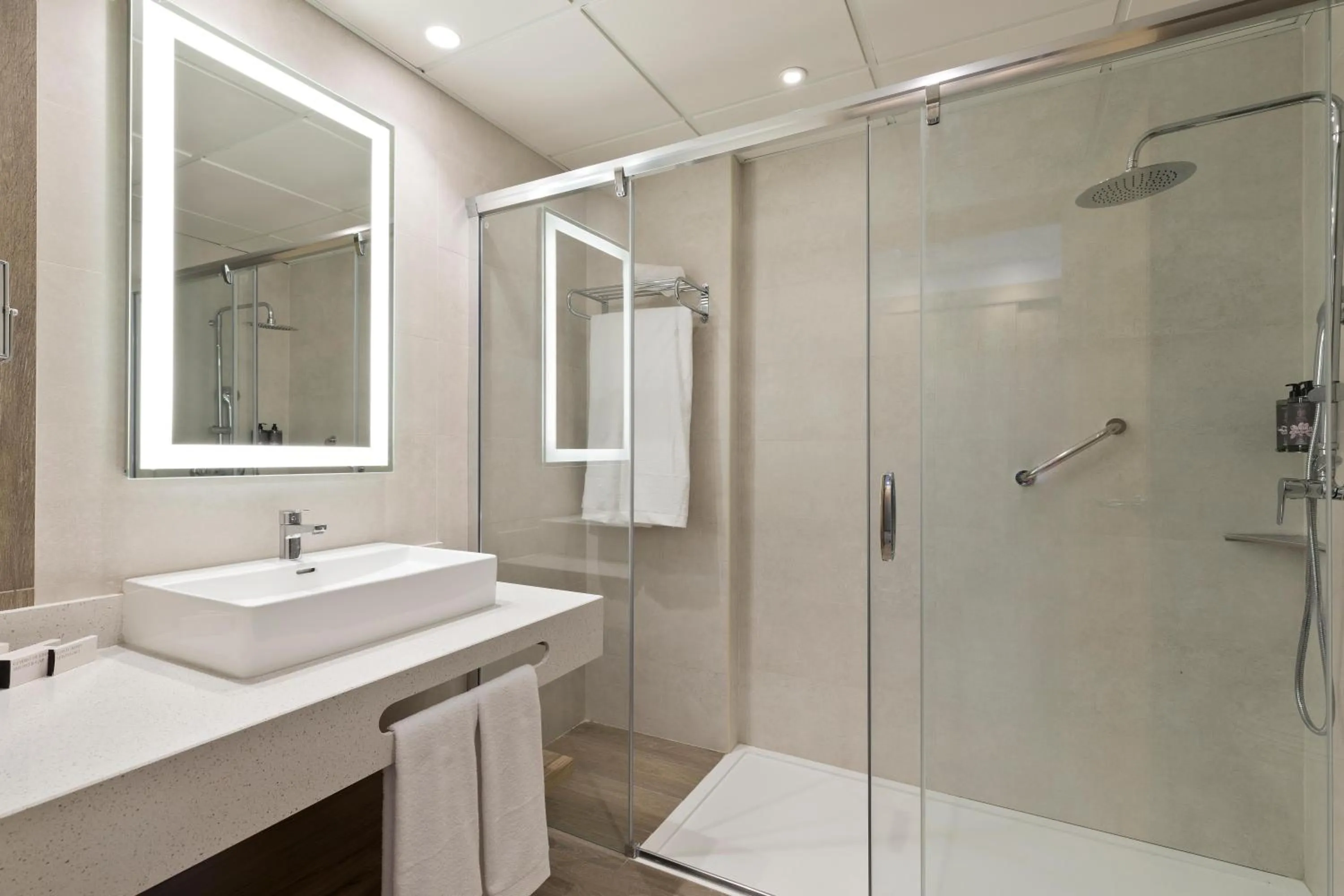 Bathroom in Hotel Best Triton