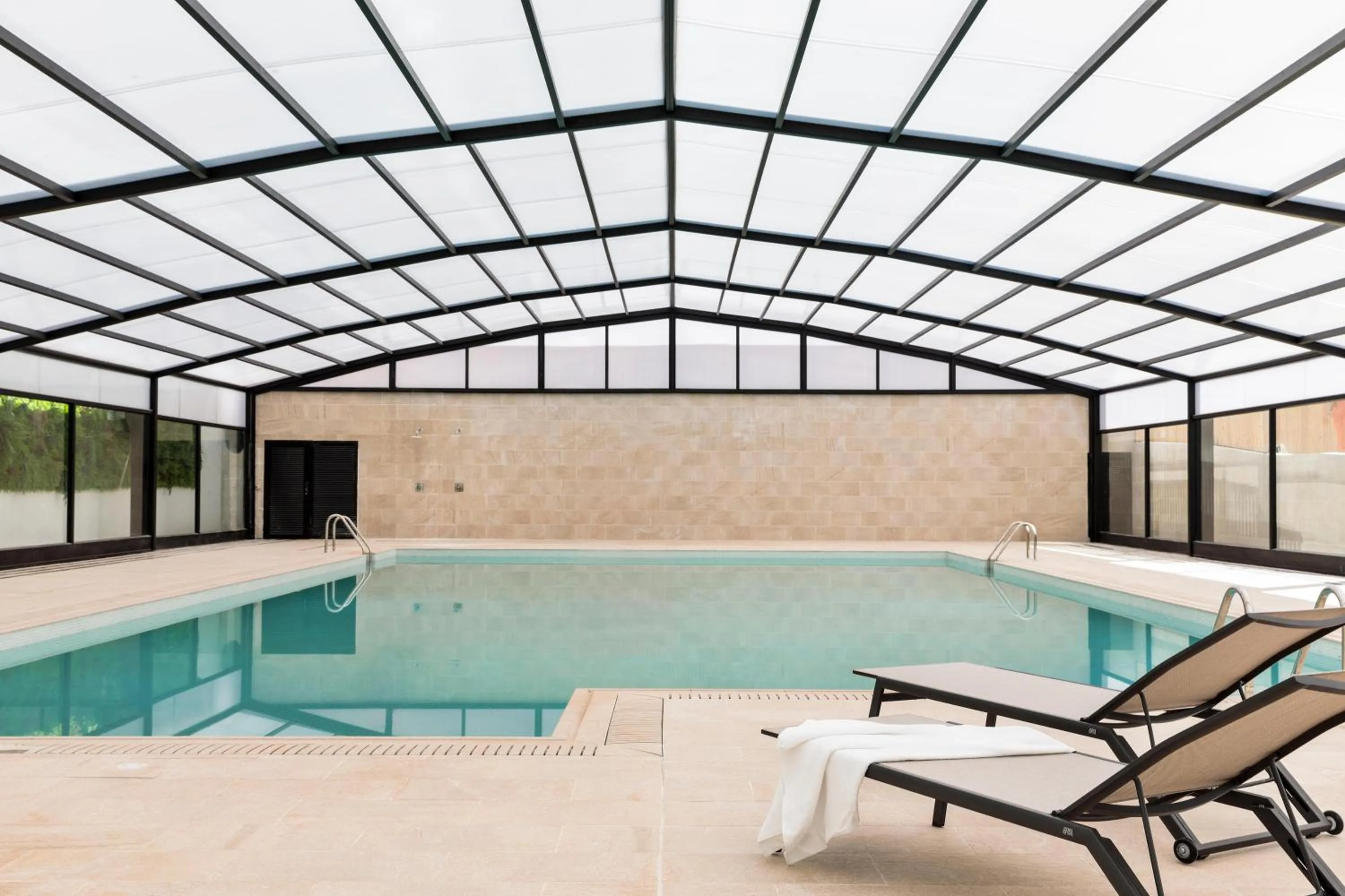 Swimming pool in Hotel Best Triton