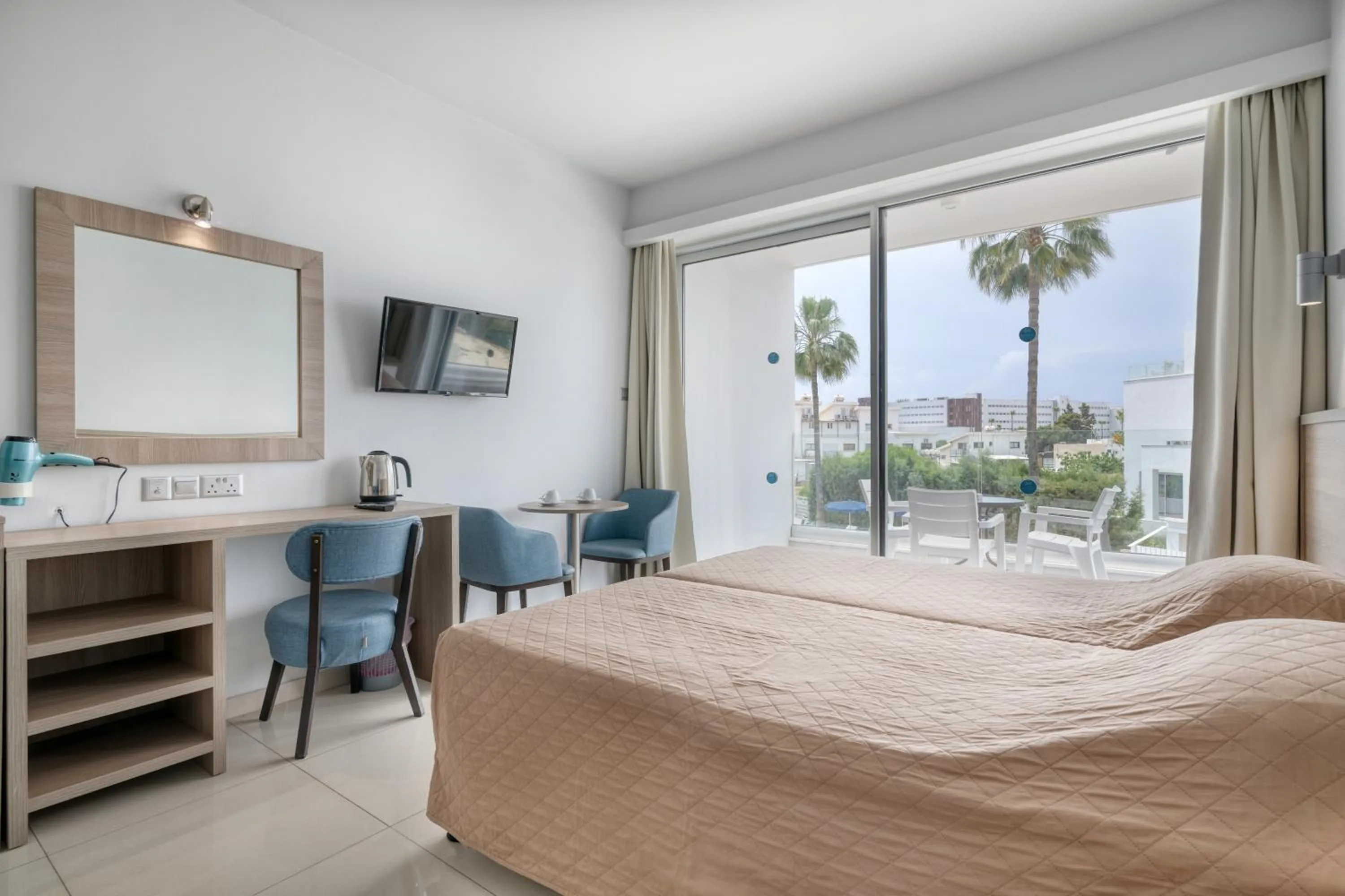 Bedroom, Bed in Bellini Hotel