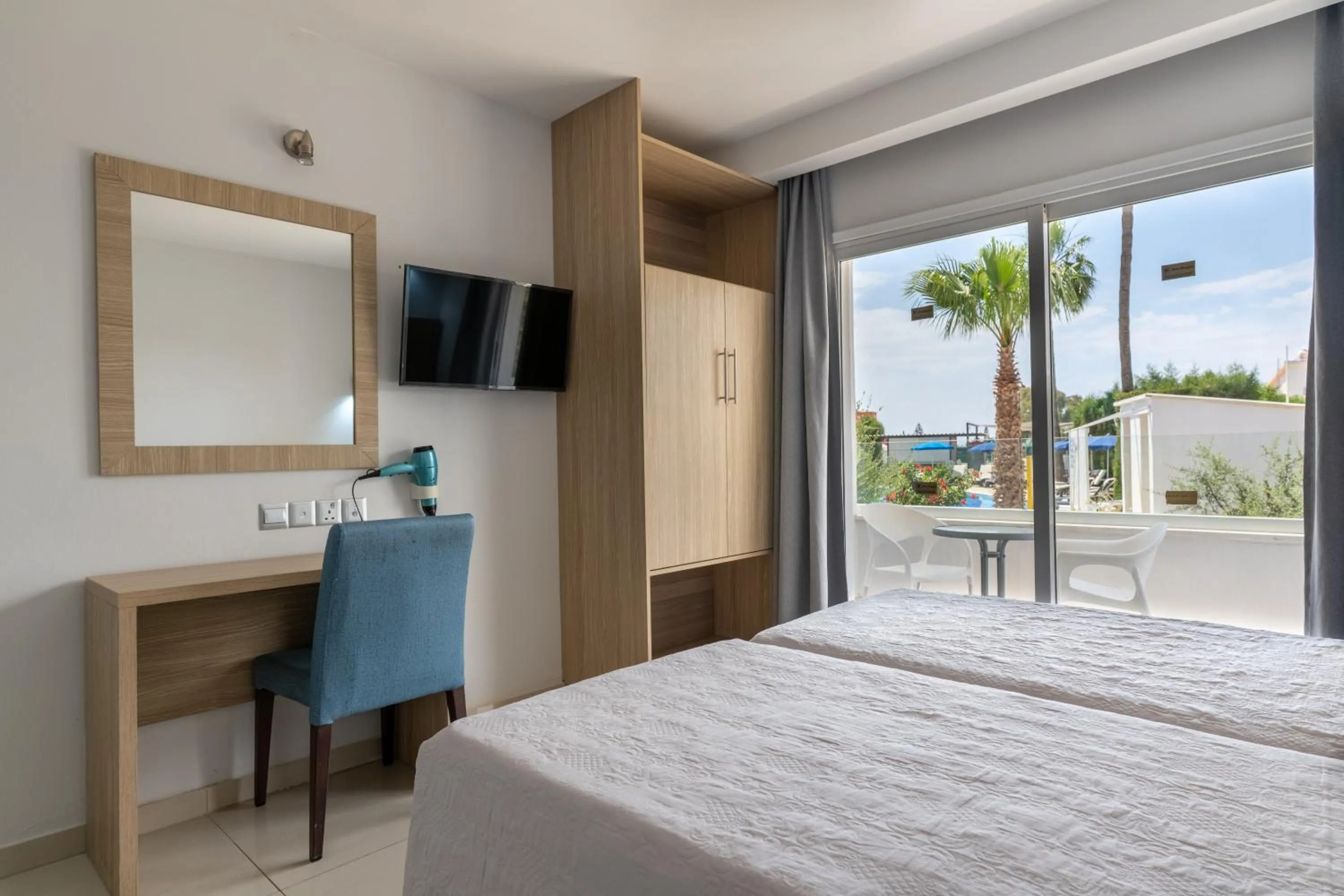 TV and multimedia, Bed in Bellini Hotel