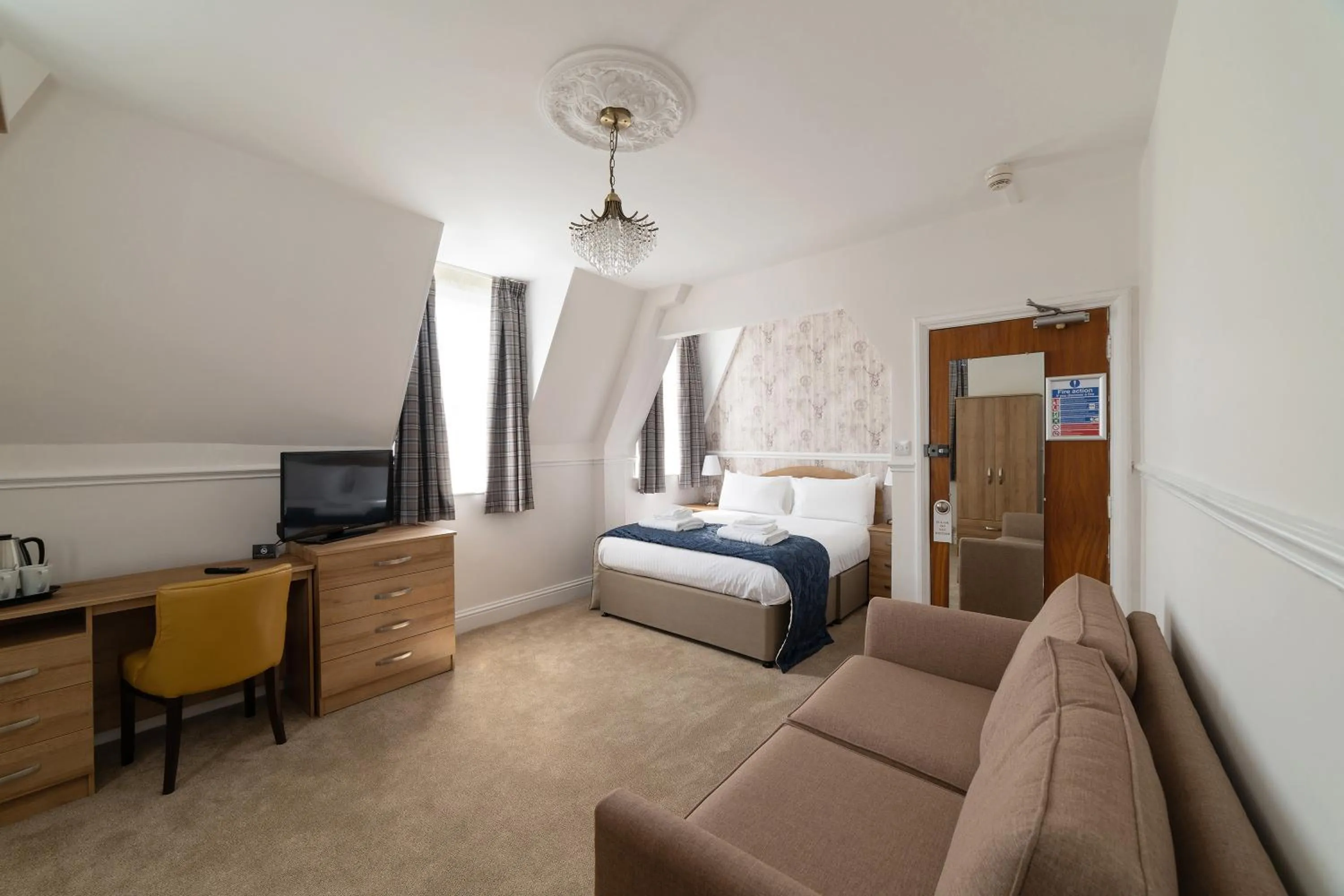 Photo of the whole room, Bed in County Hotel