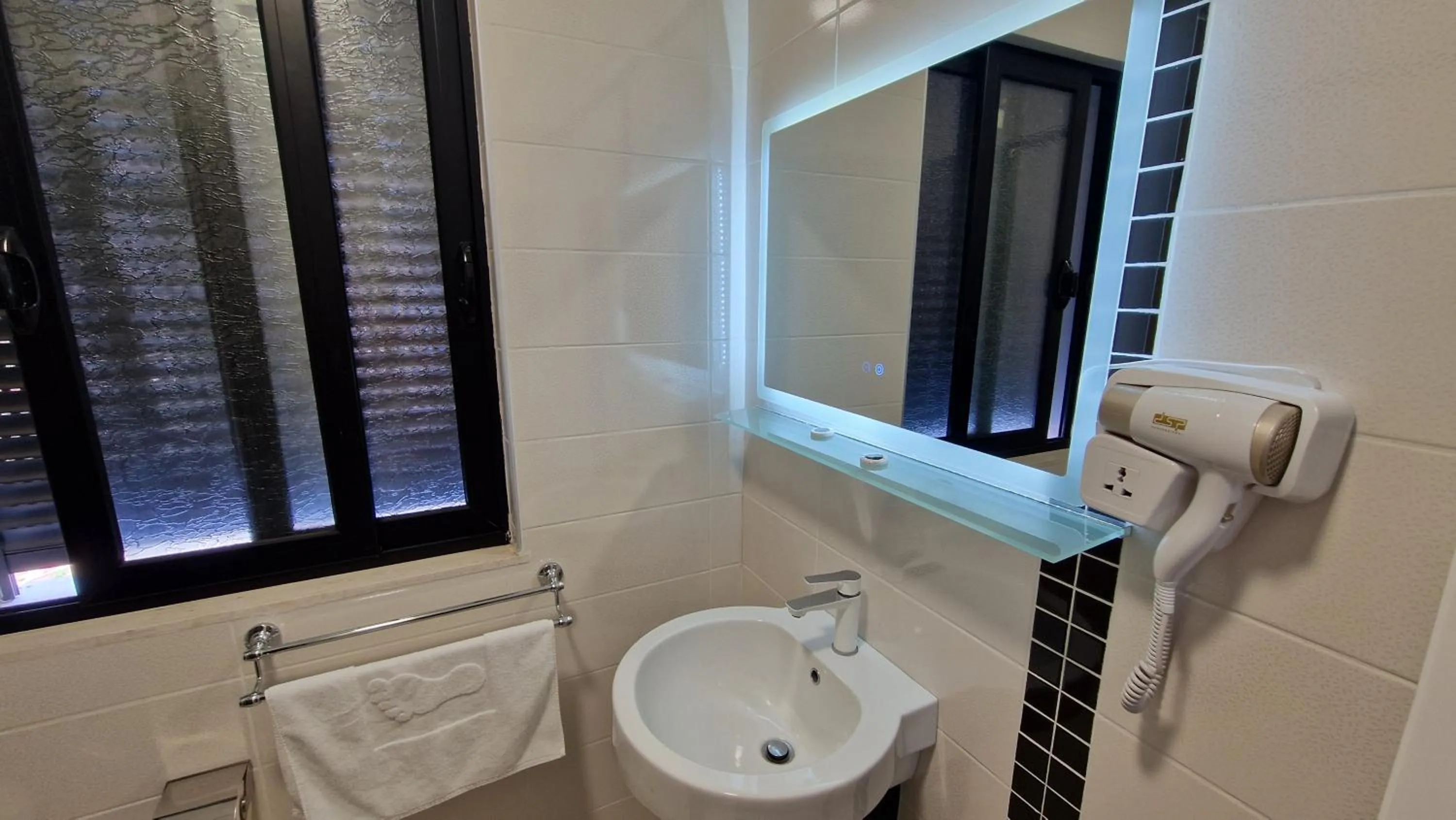 Toilet in Frekel Hotel