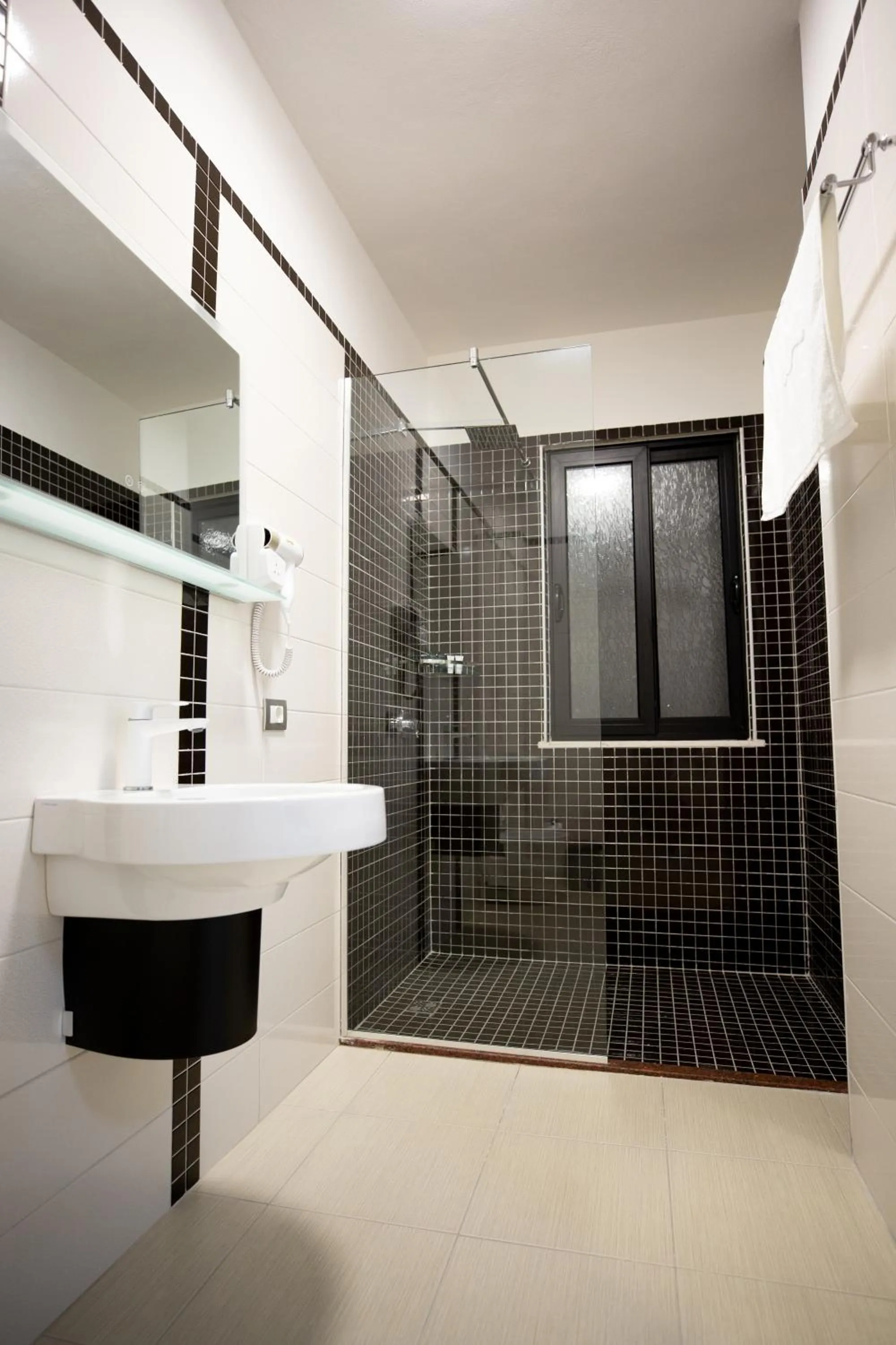 Shower in Frekel Hotel