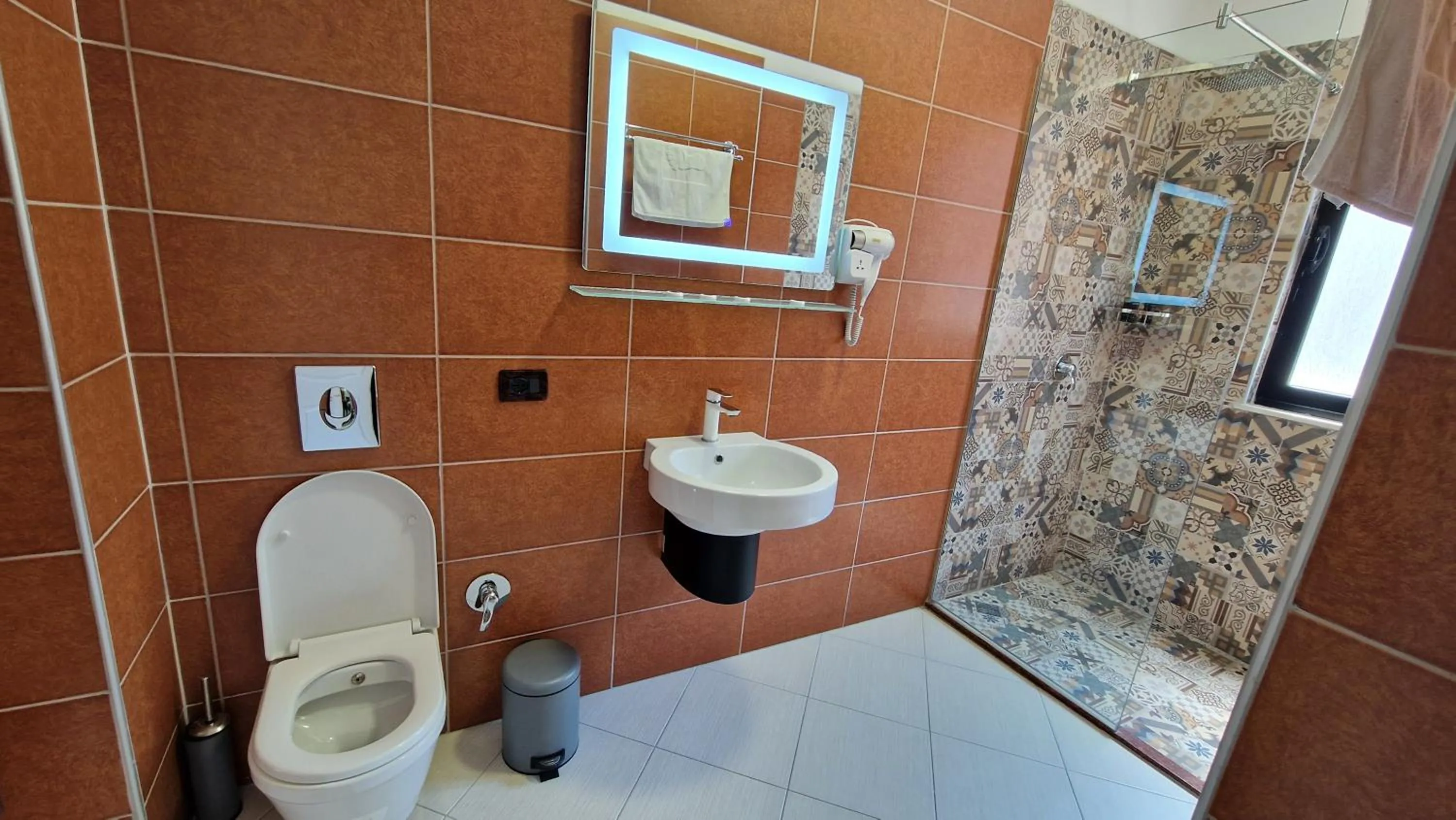 Shower in Frekel Hotel