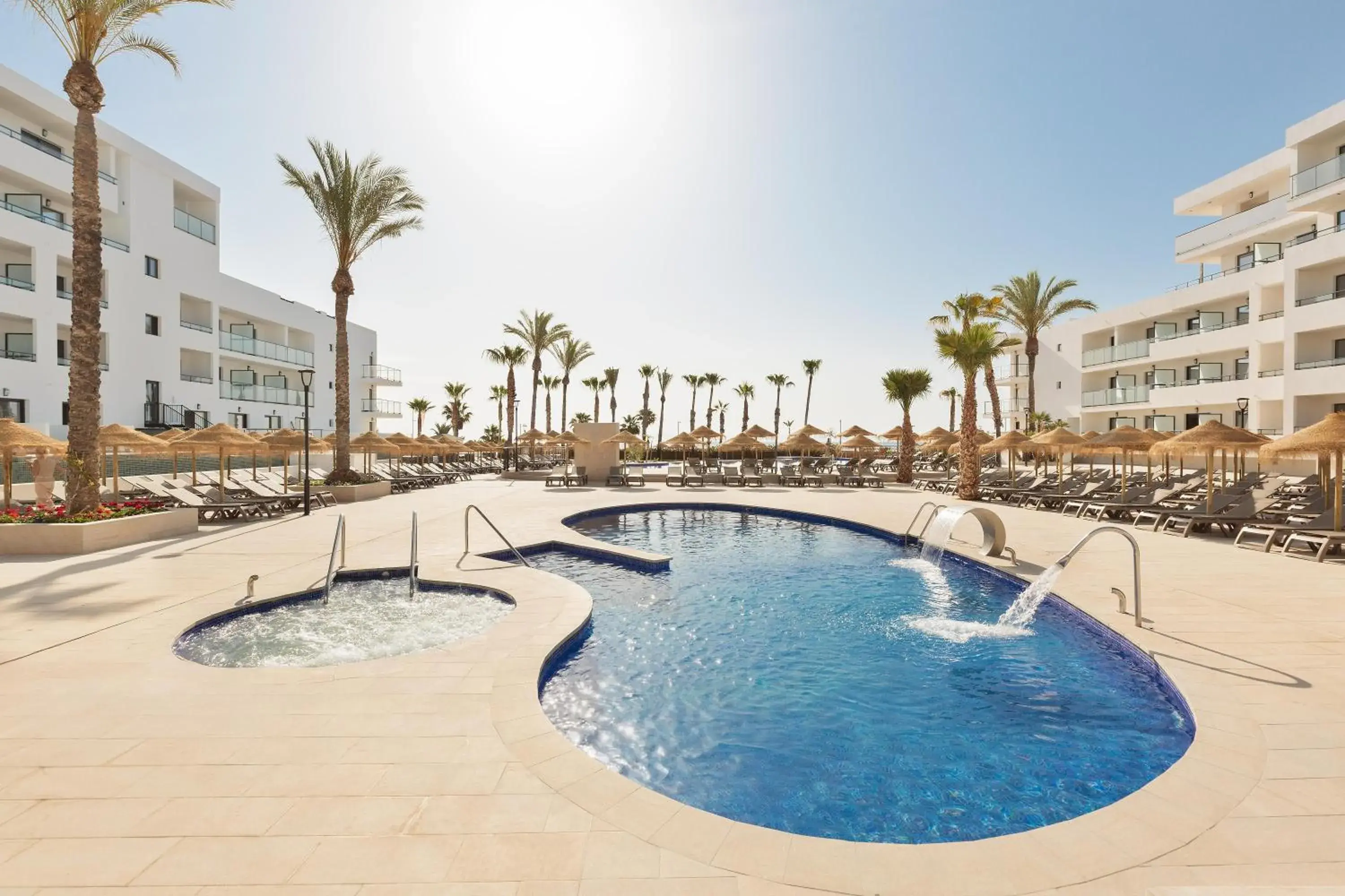 Swimming pool in Hotel Best Oasis Tropical Swimming pool in Hotel Best Oasis Tropical