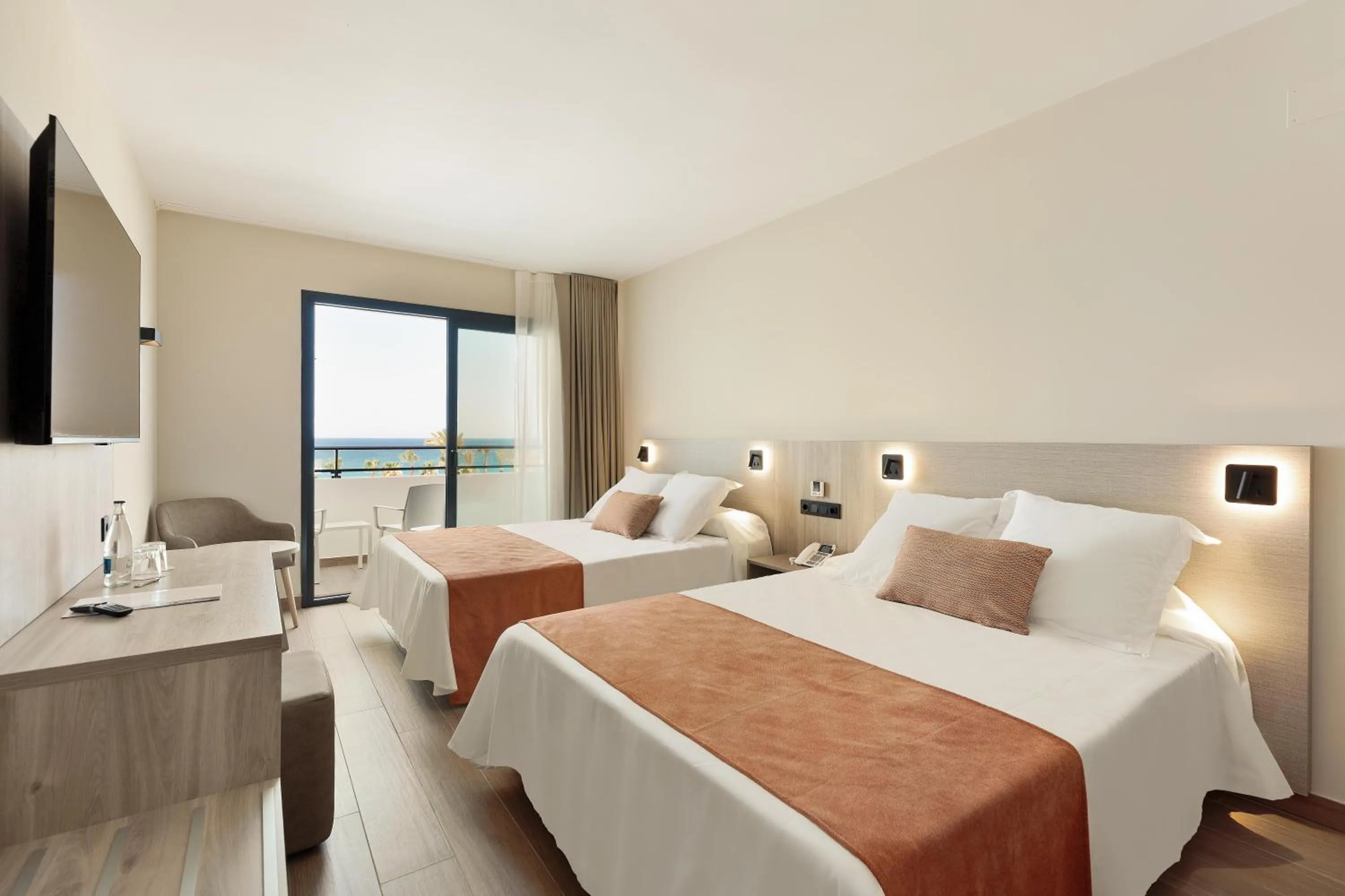 Photo of the whole room, Bed in Hotel Best Oasis Tropical