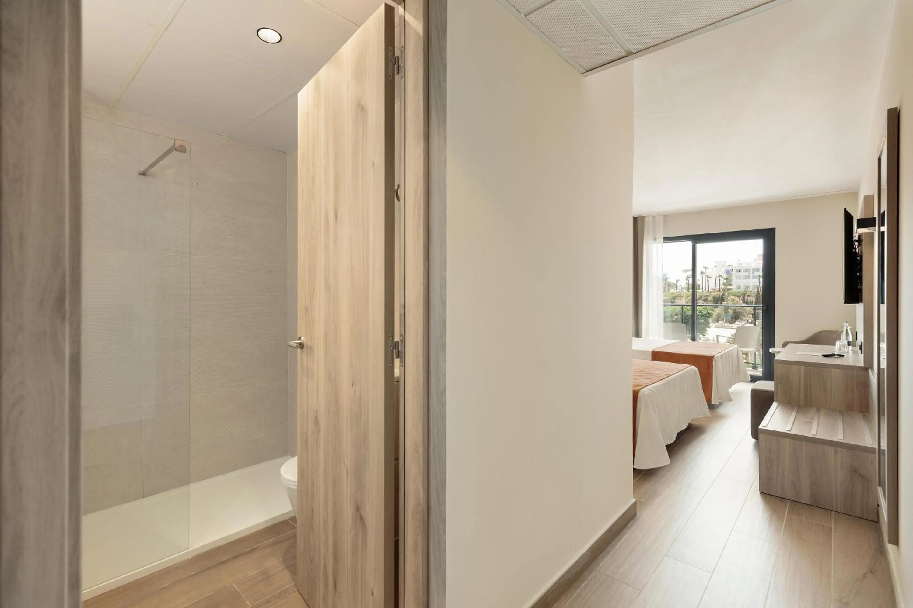 Photo of the whole room, Bed in Hotel Best Oasis Tropical