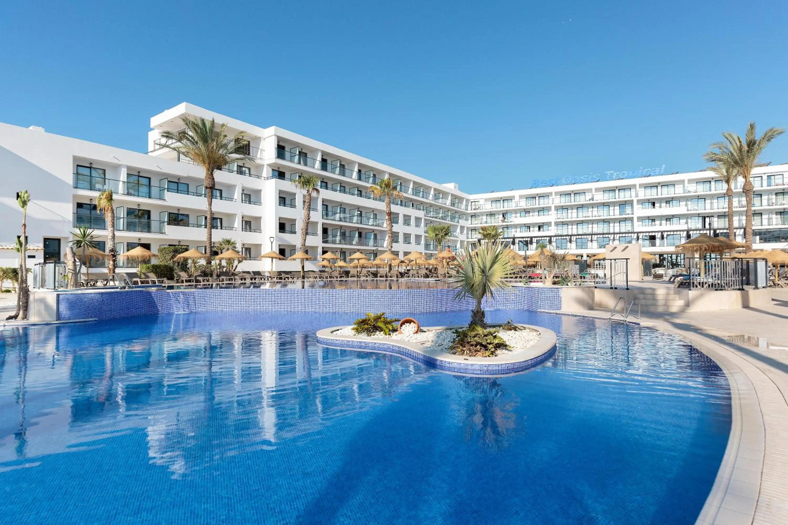 Swimming pool in Hotel Best Oasis Tropical