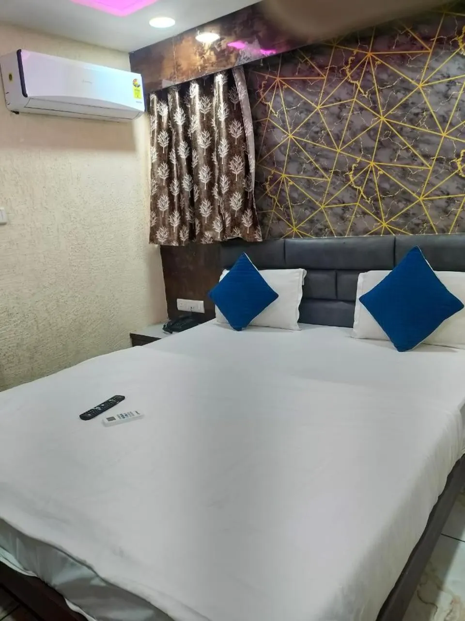 Bed in Hotel Raj Palace