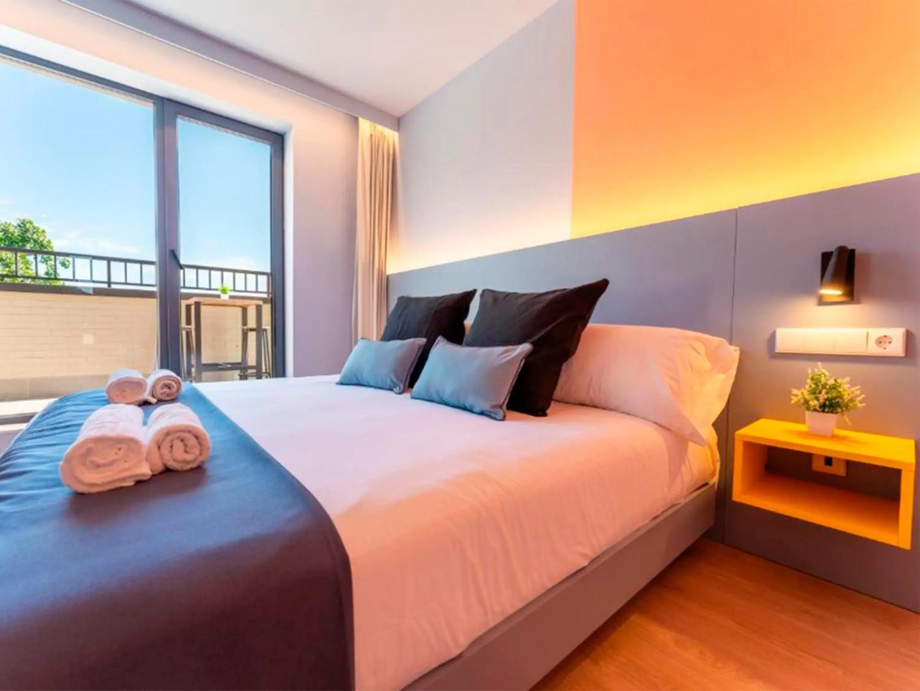 One-Bedroom Apartment with Balcony and Sea View in La marina sunset 3000 One-Bedroom Apartment with Balcony and Sea View in La marina sunset 3000