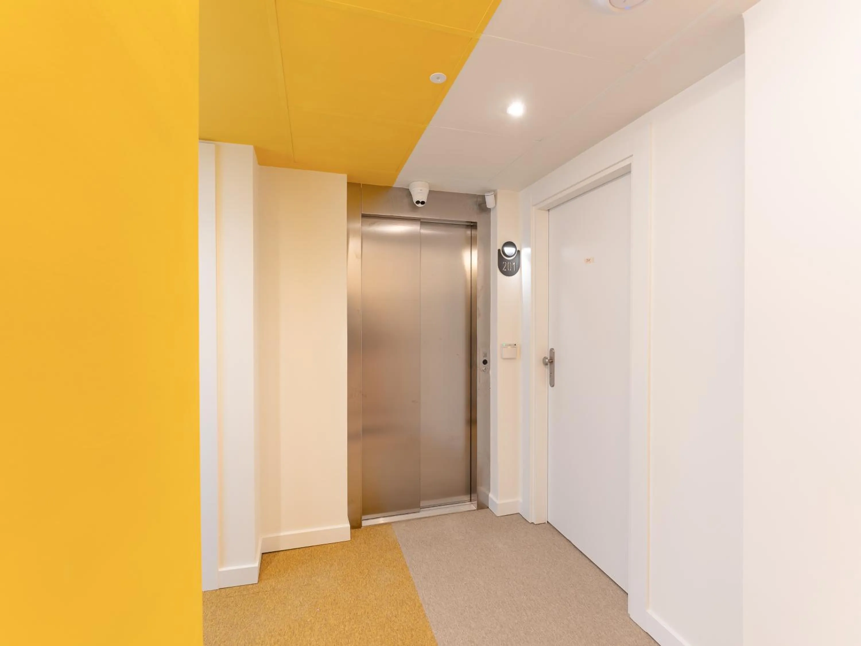 elevator in La marina sunset 3000