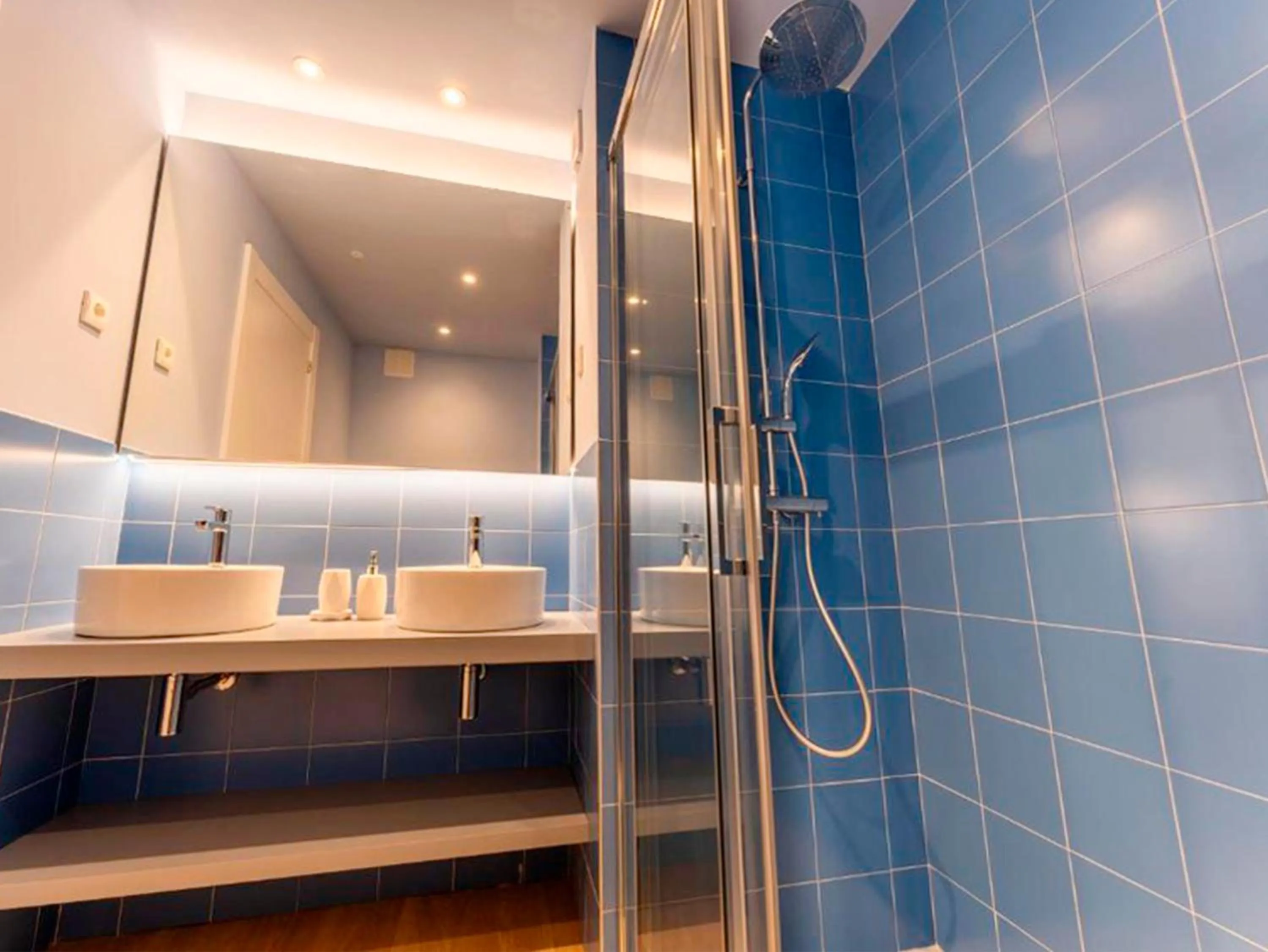 Shower in La marina sunset 3000