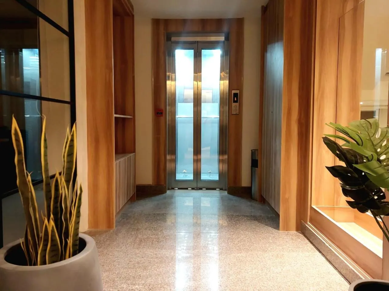 elevator in Hotel Raai Hosur