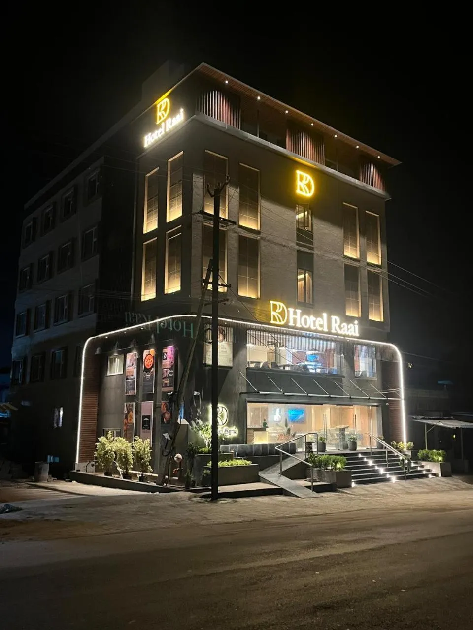 Facade/entrance in Hotel Raai Hosur