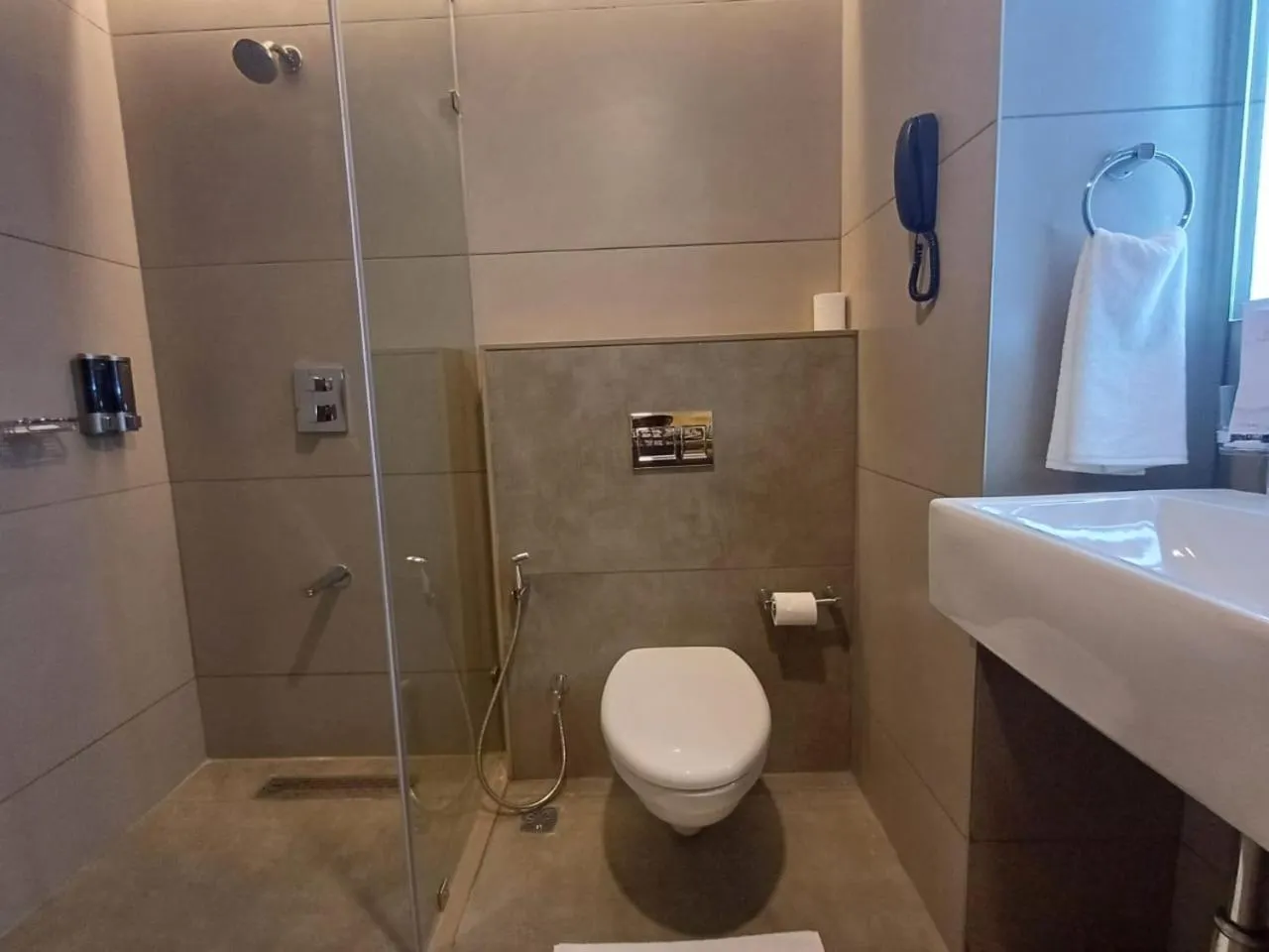 Bathroom in Hotel Raai Hosur