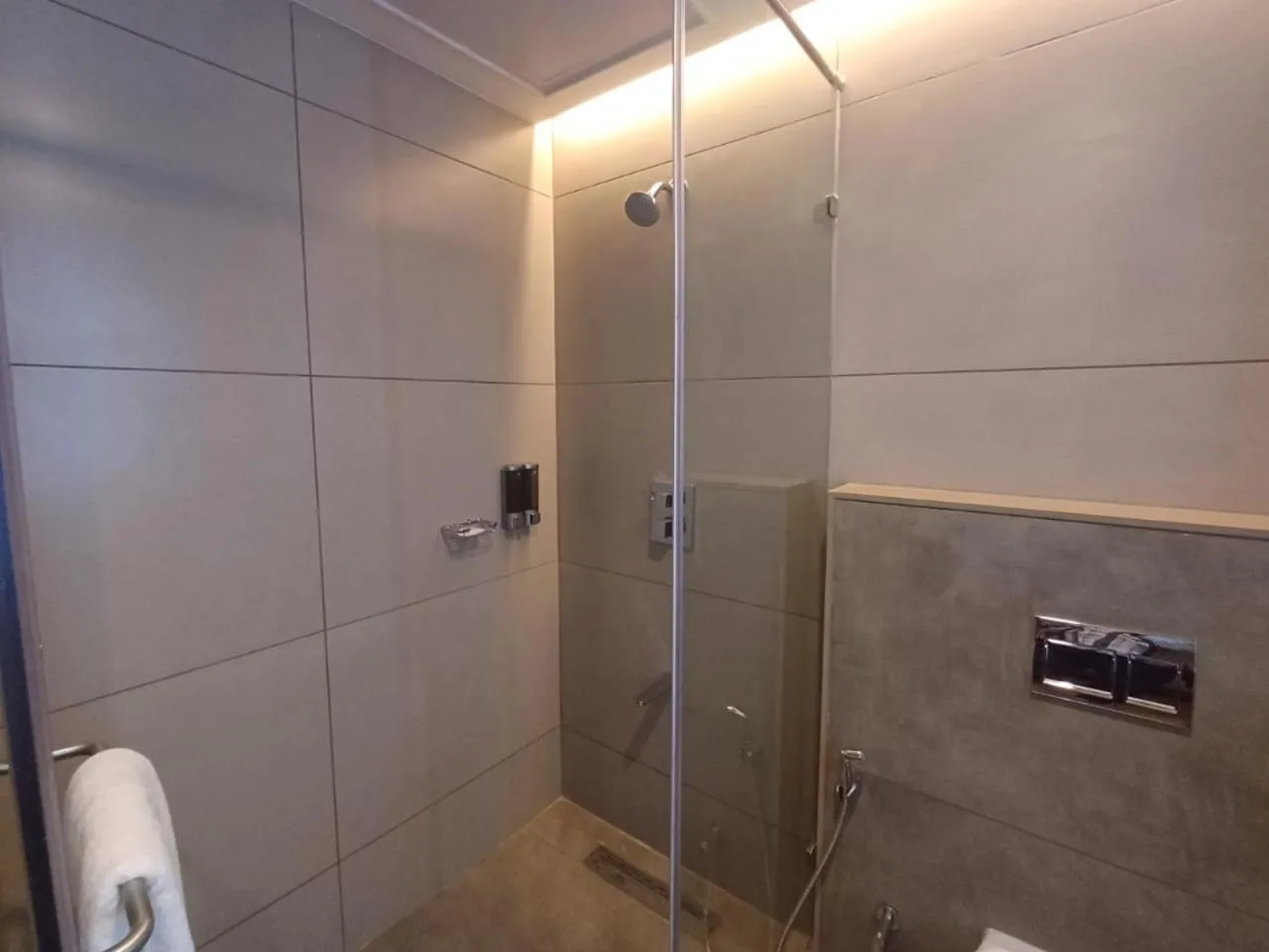 Bathroom in Hotel Raai Hosur