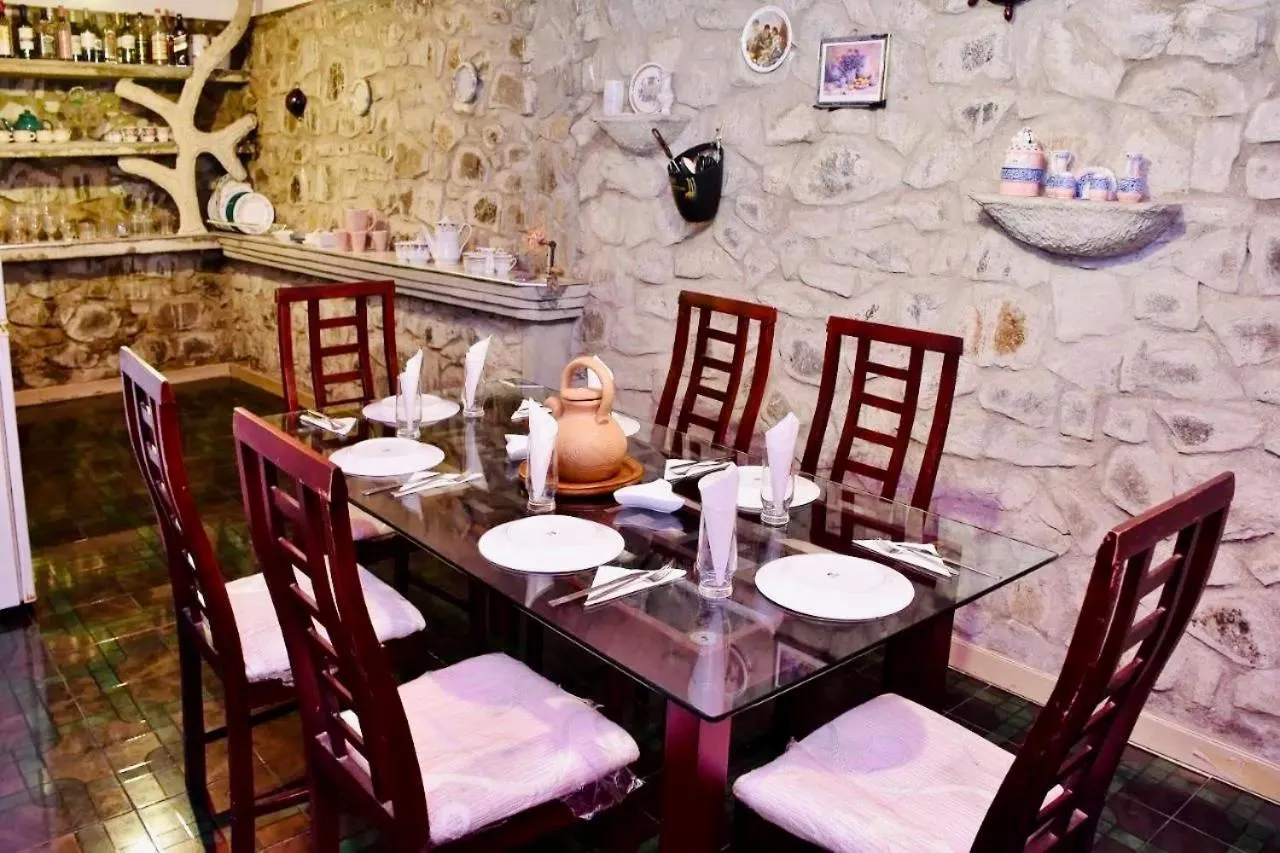 Roshan Guest House