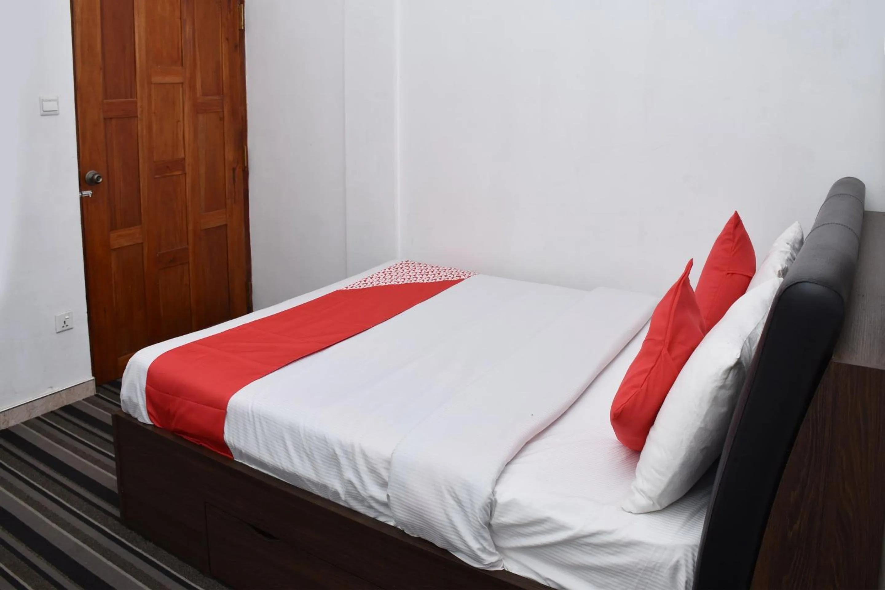 Bedroom, Bed in Roshan Guest House