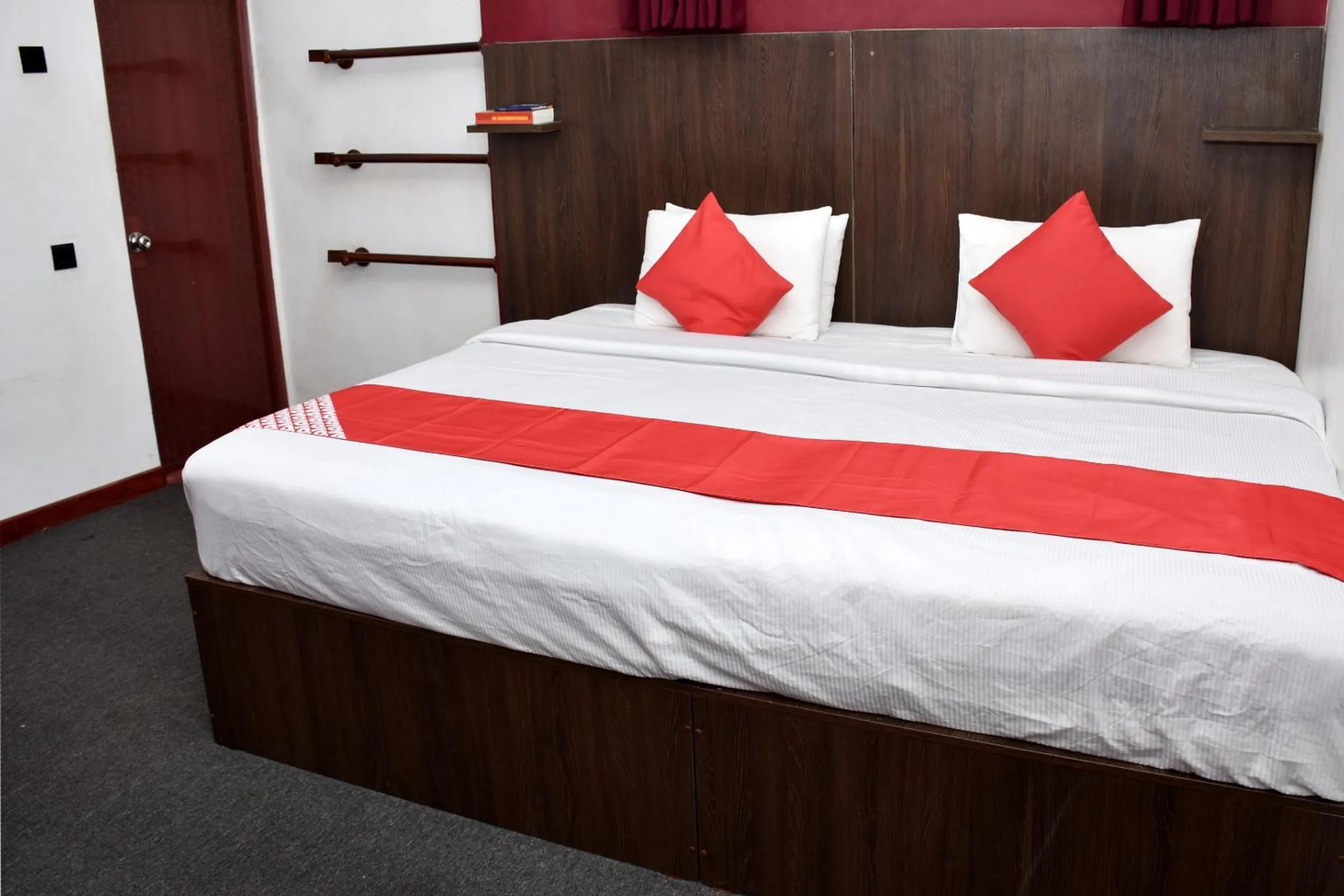Bedroom, Bed in Roshan Guest House