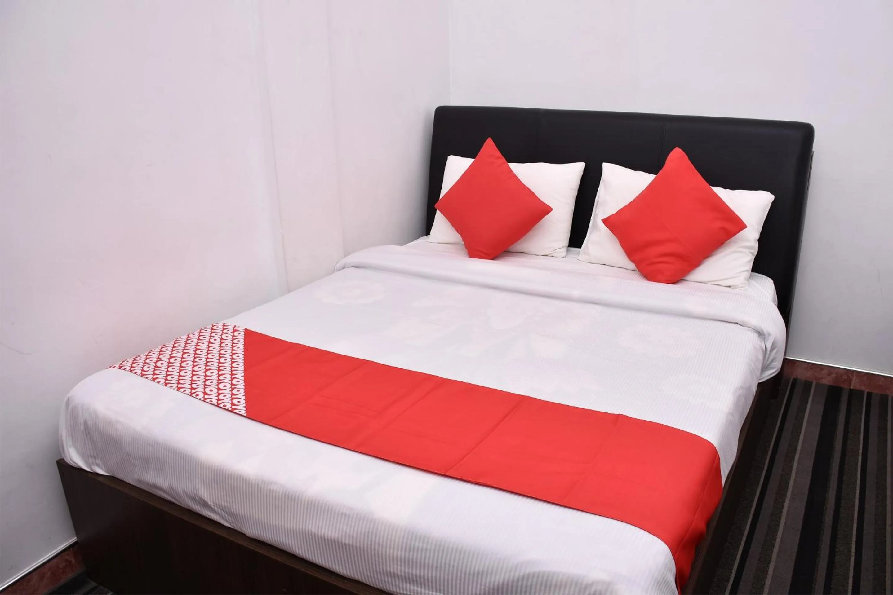 Bedroom, Bed in Roshan Guest House