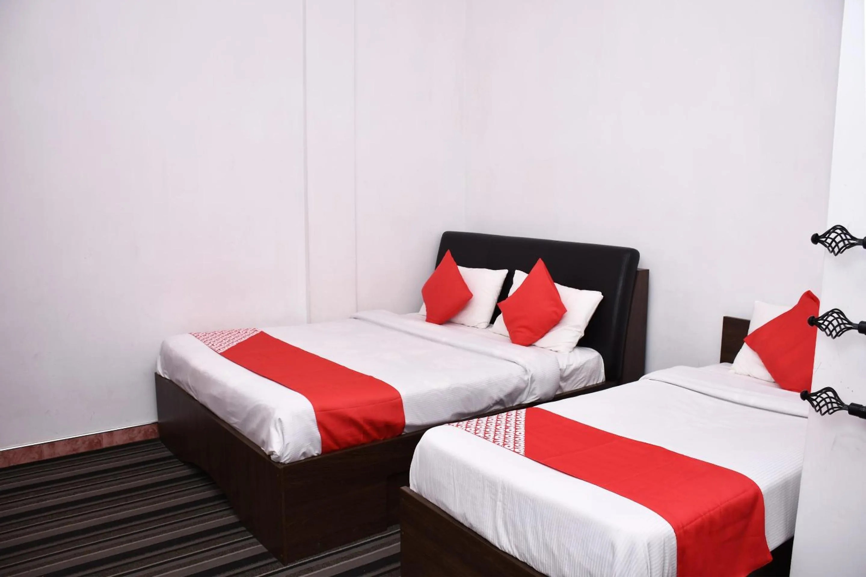 Bedroom, Bed in Roshan Guest House