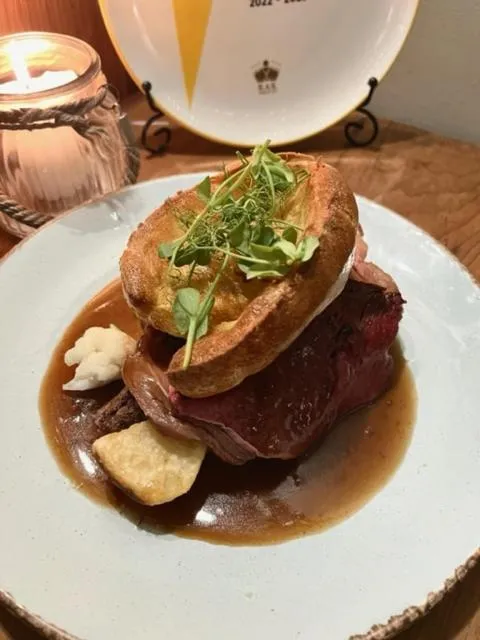 Restaurant/places to eat in Sign of the Angel