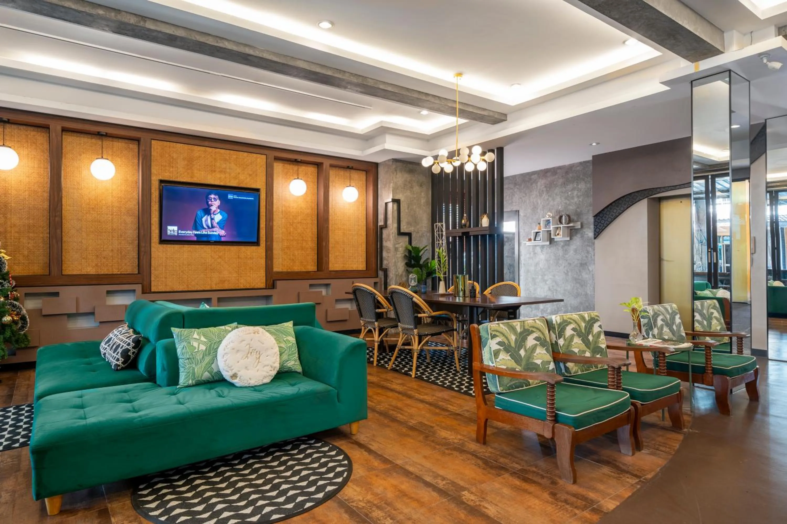 Lobby or reception in Buasri Boutique Patong