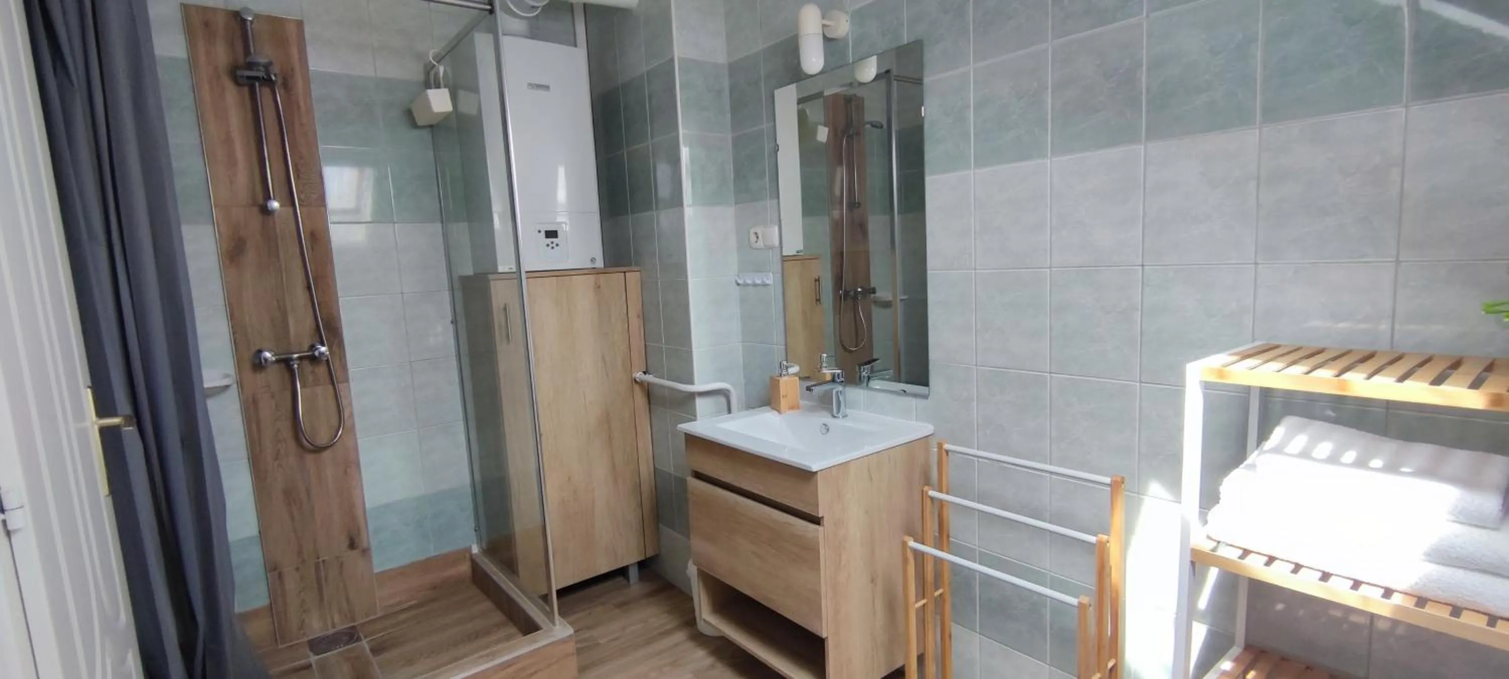 Shower in Nova Suites