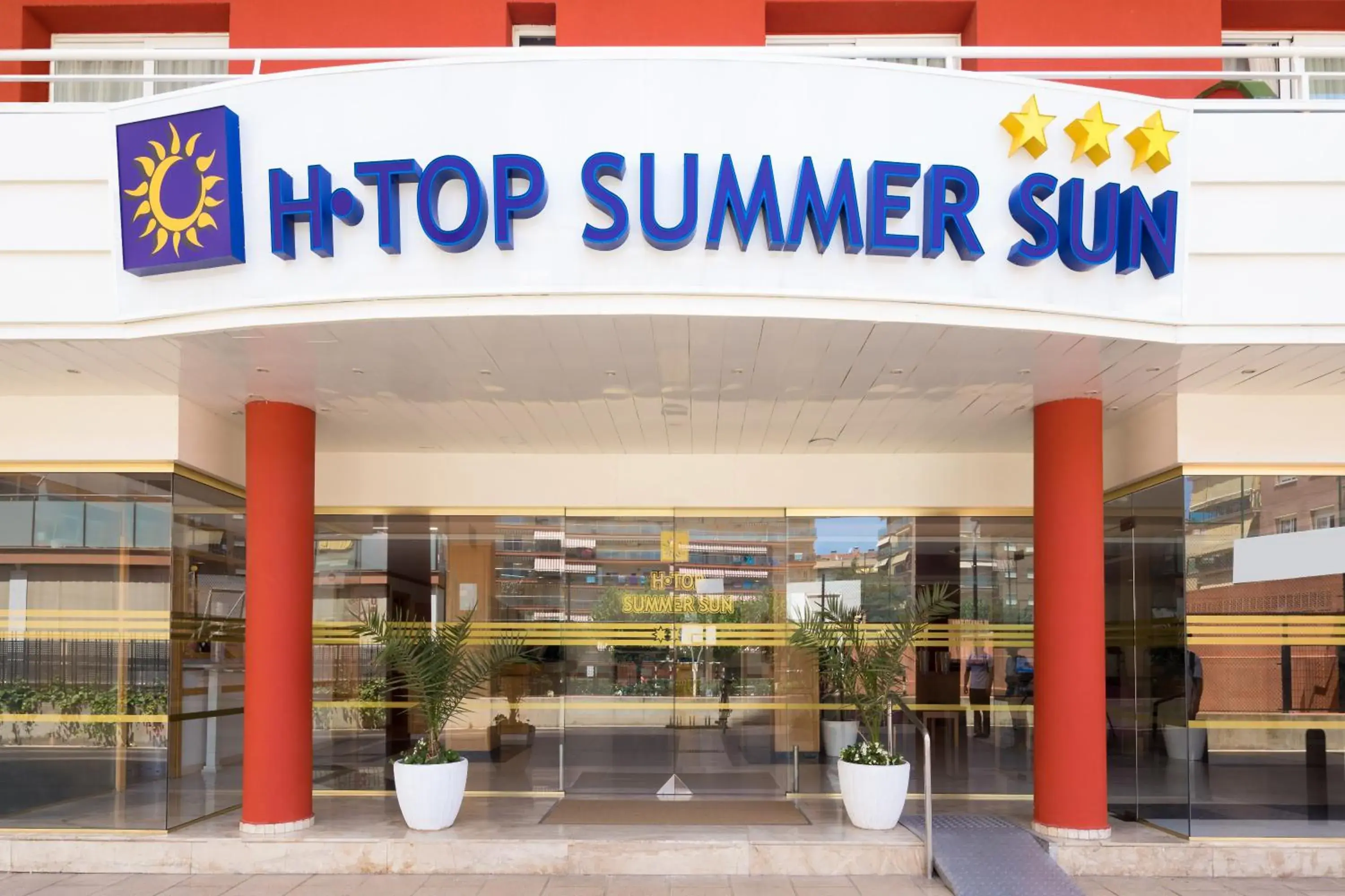 Facade/entrance in htop Summer Sun #htopEnjoy Facade/entrance in htop Summer Sun #htopEnjoy