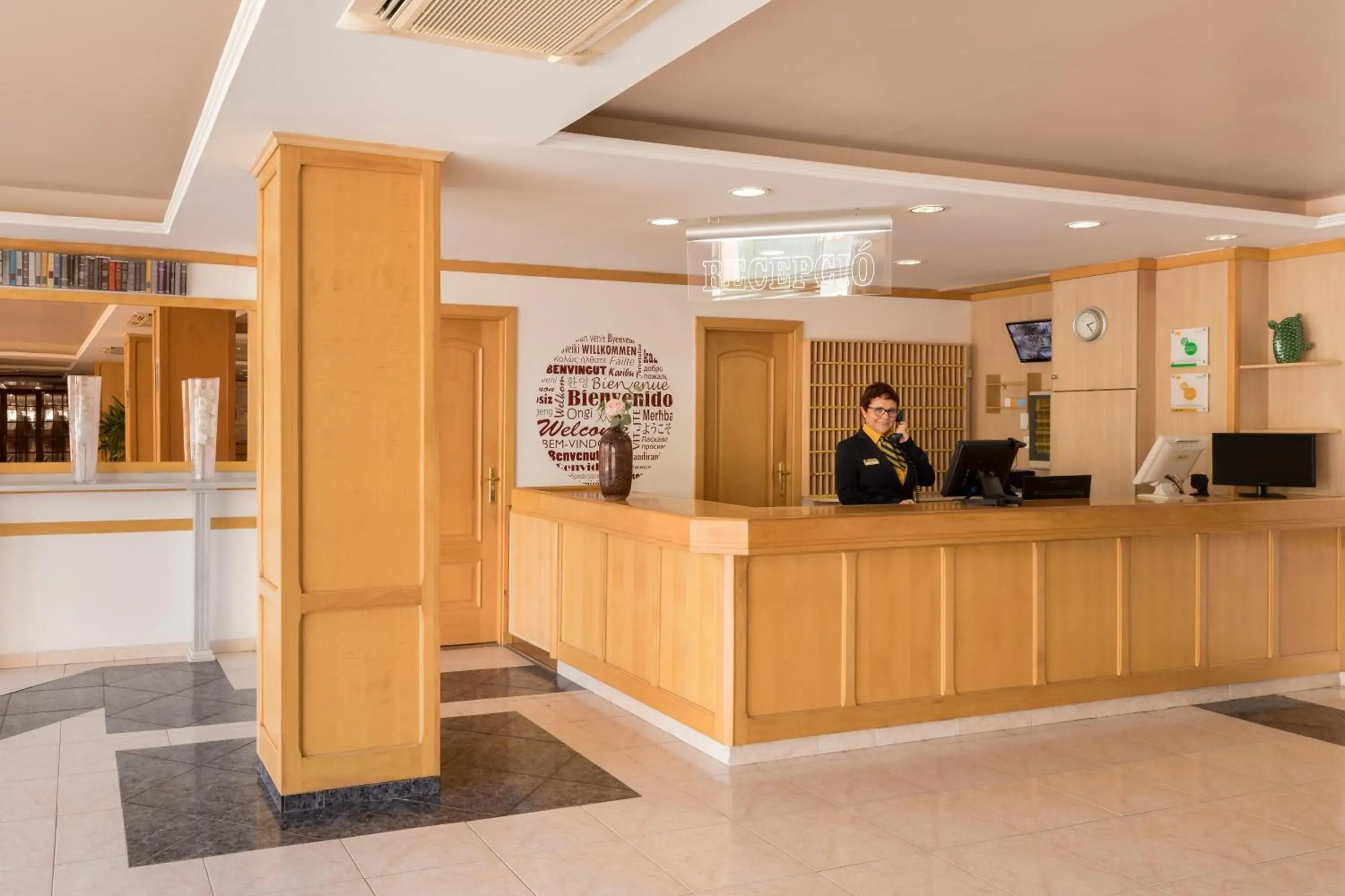 Lobby or reception in htop Summer Sun #htopEnjoy Lobby or reception in htop Summer Sun #htopEnjoy