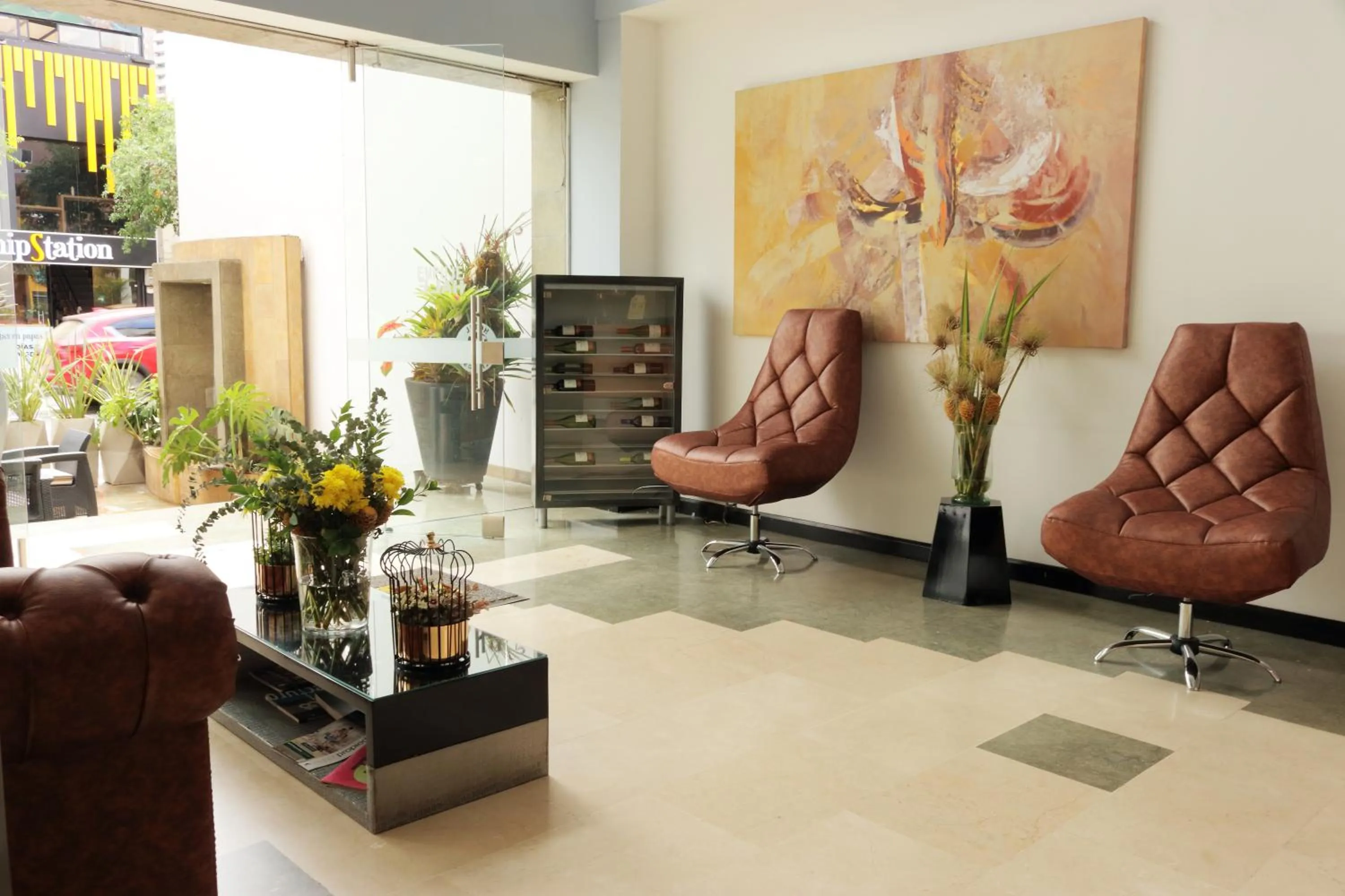 Entertainment in Hotel Lleras 10