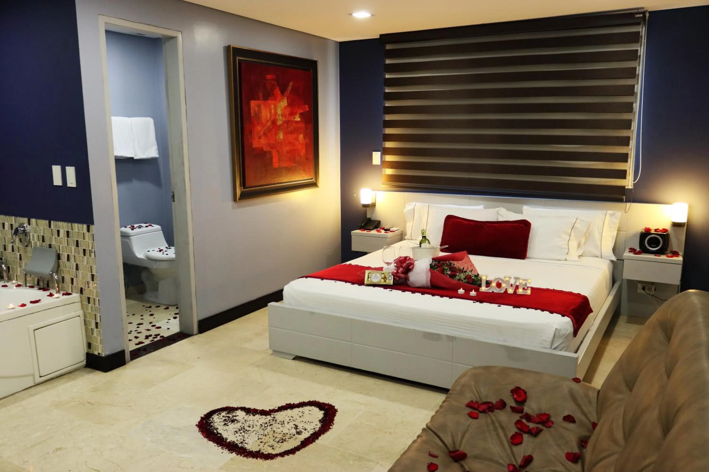 Photo of the whole room, Bed in Hotel Lleras 10