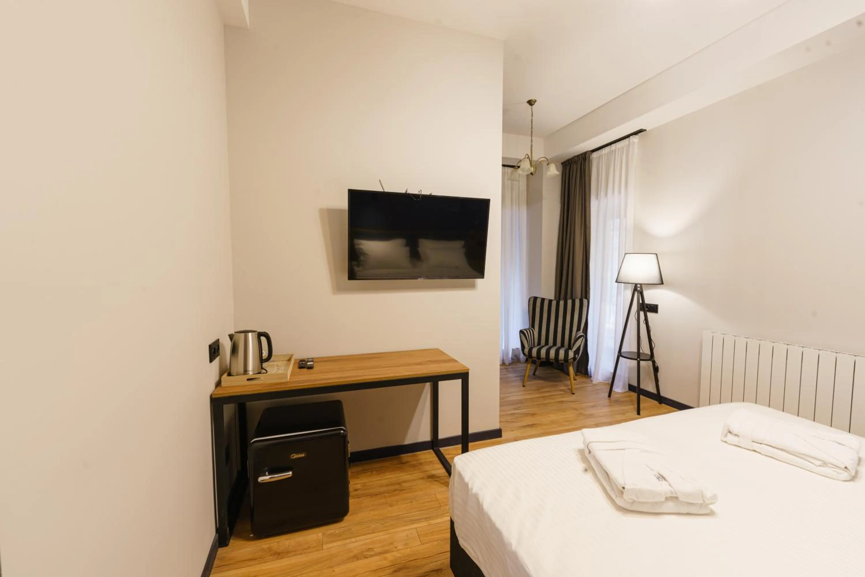 Double or Twin Room in ARAKI Sololaki