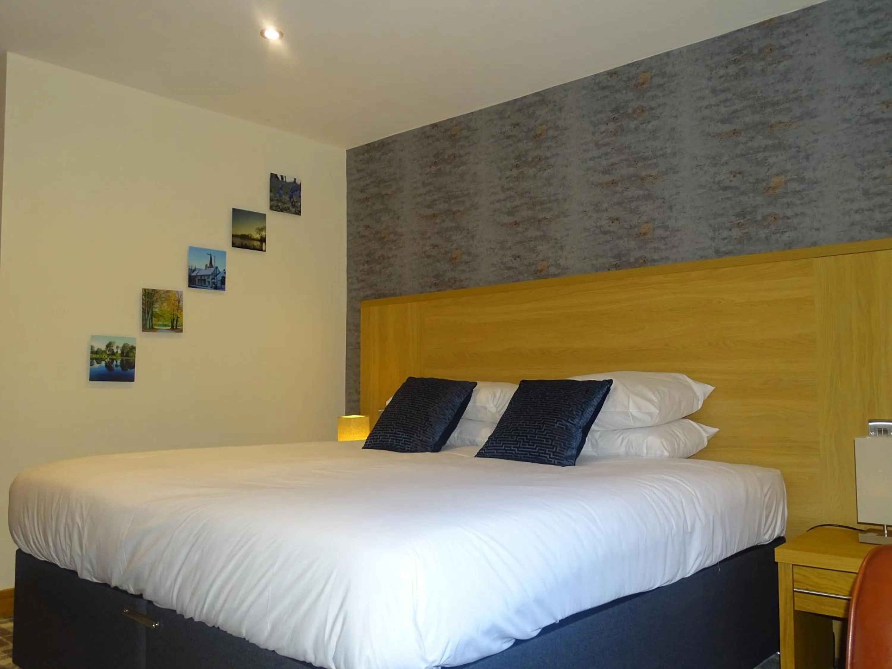 Bedroom, Bed in Oddfellows Hotel