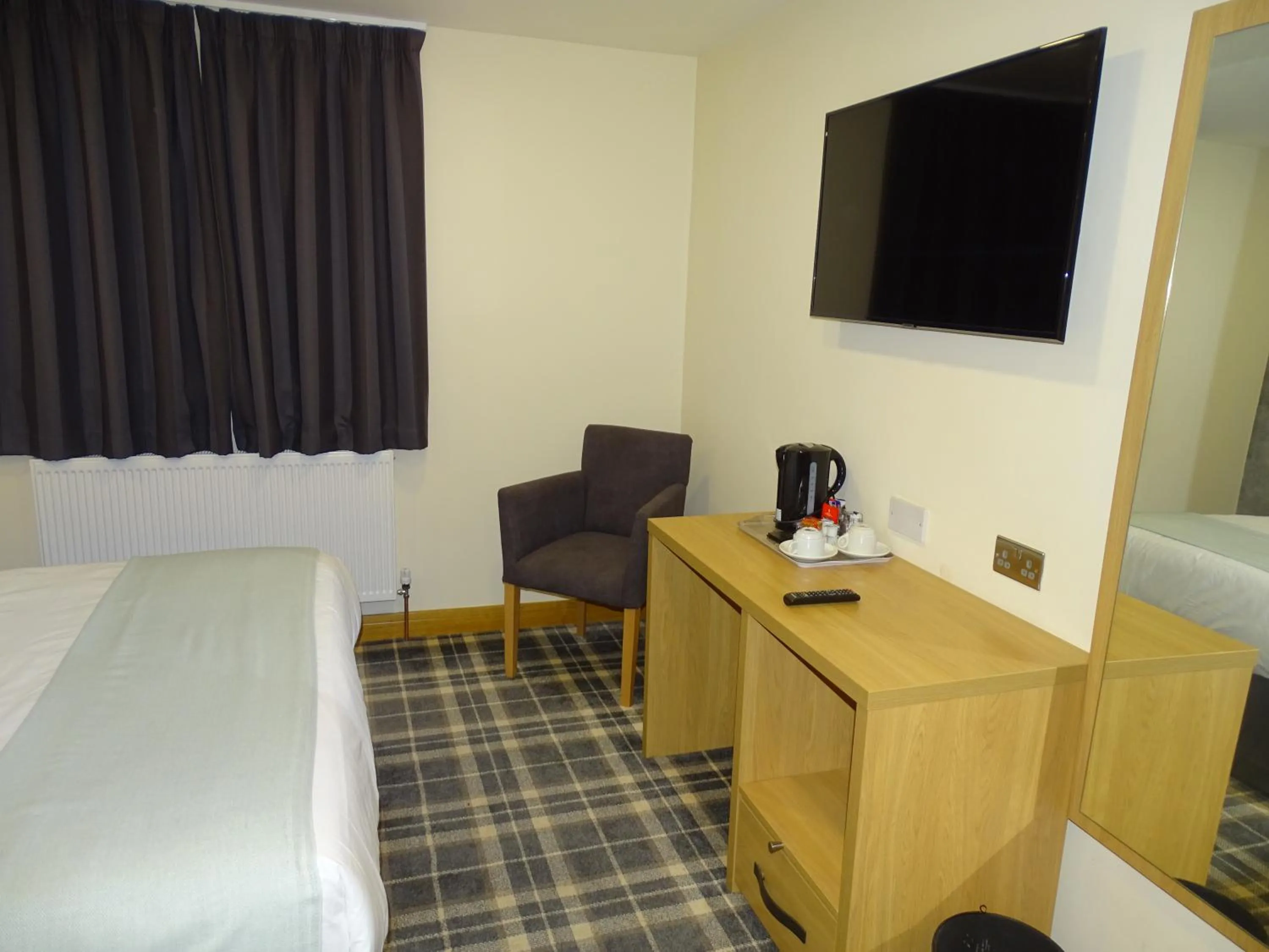 Bedroom, Bed in Oddfellows Hotel