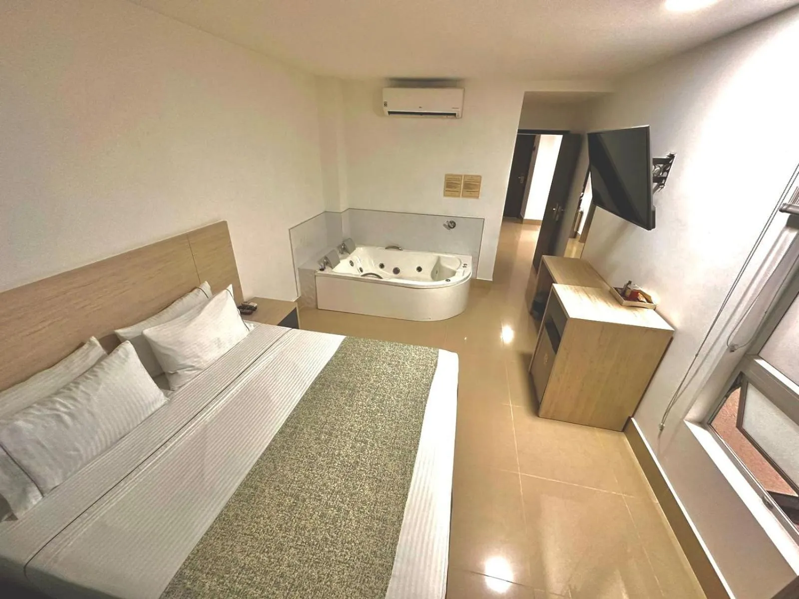 Bed in Hotel Lleras Express