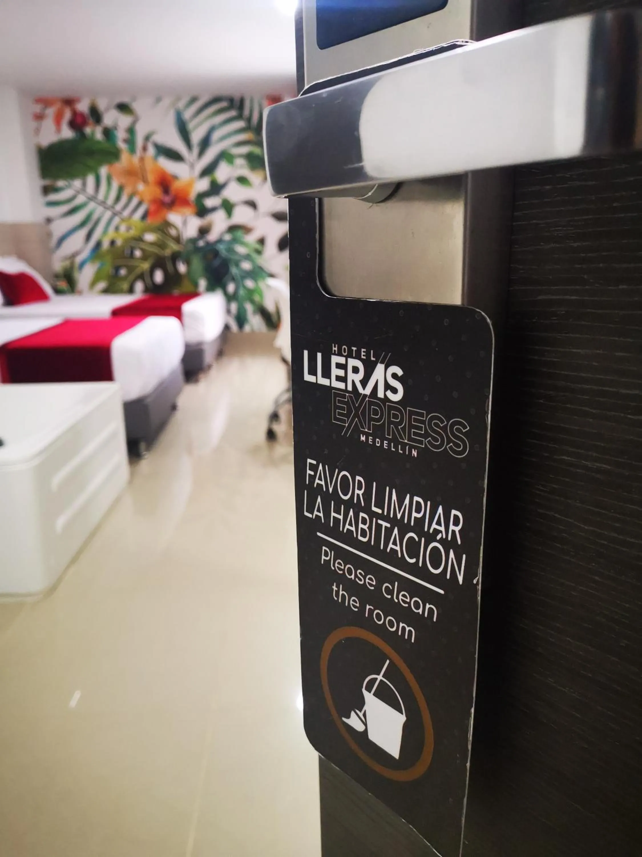 Photo of the whole room in Hotel Lleras Express