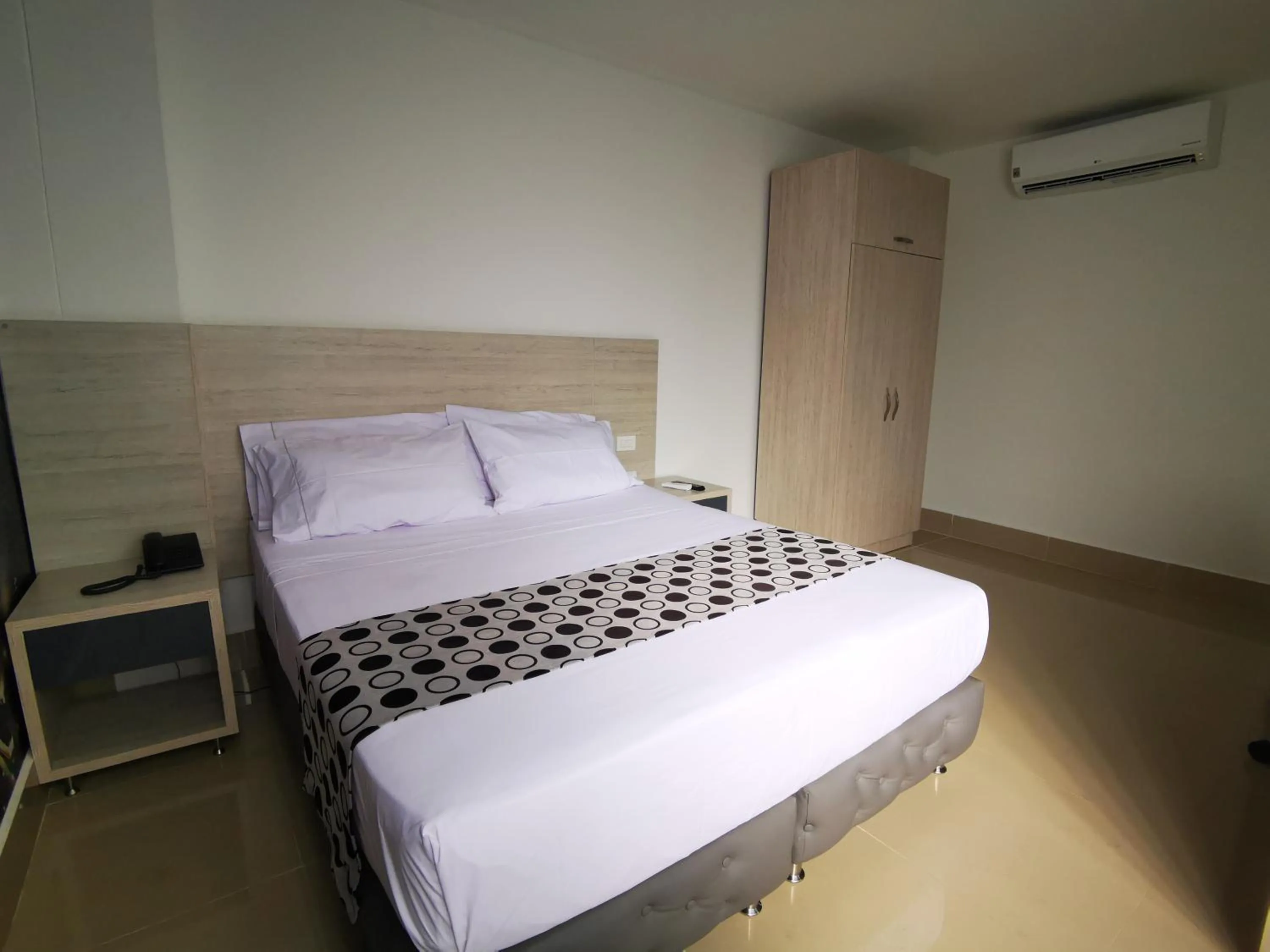 Photo of the whole room, Bed in Hotel Lleras Express