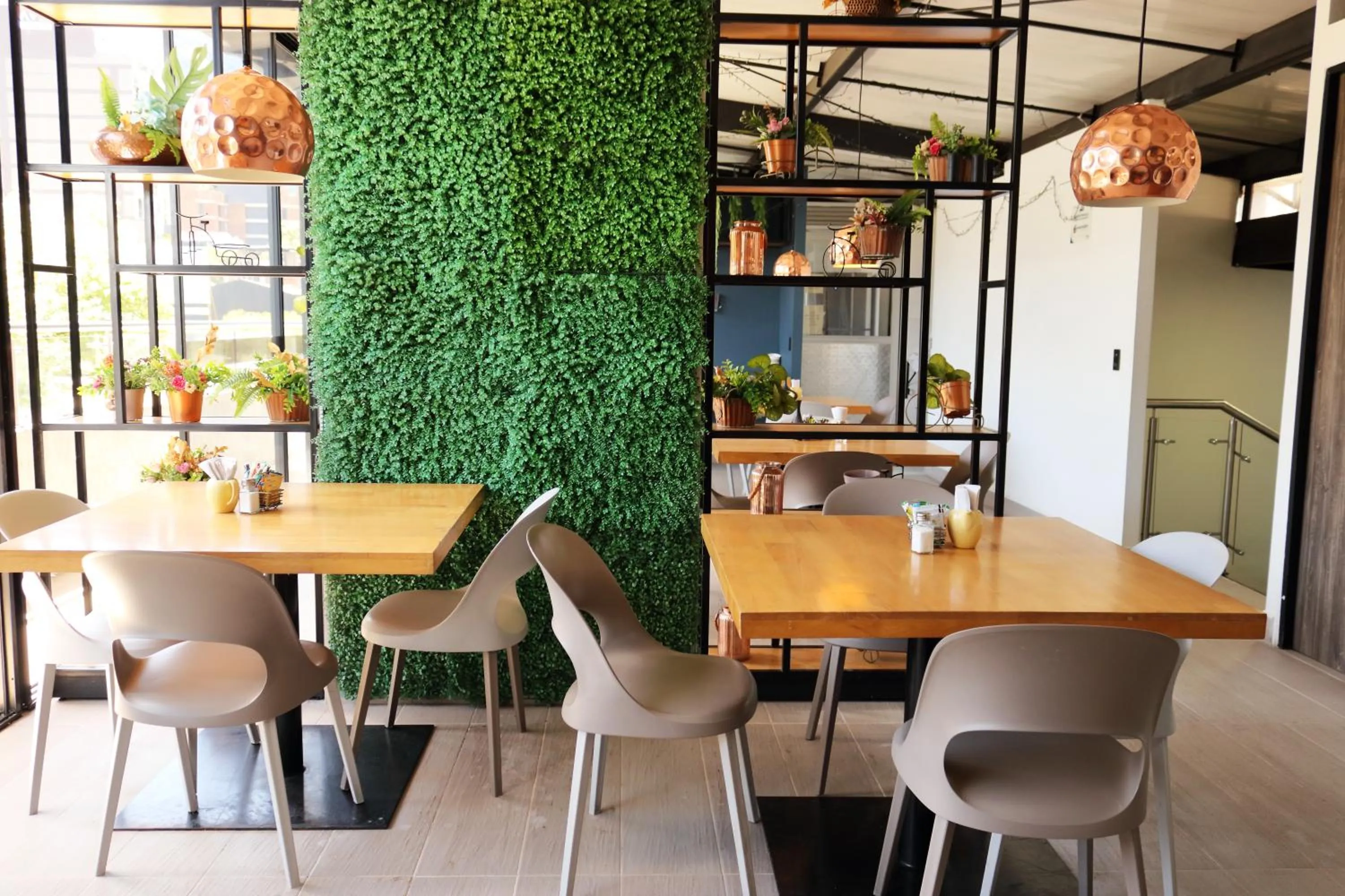 Restaurant/places to eat in Hotel Loup