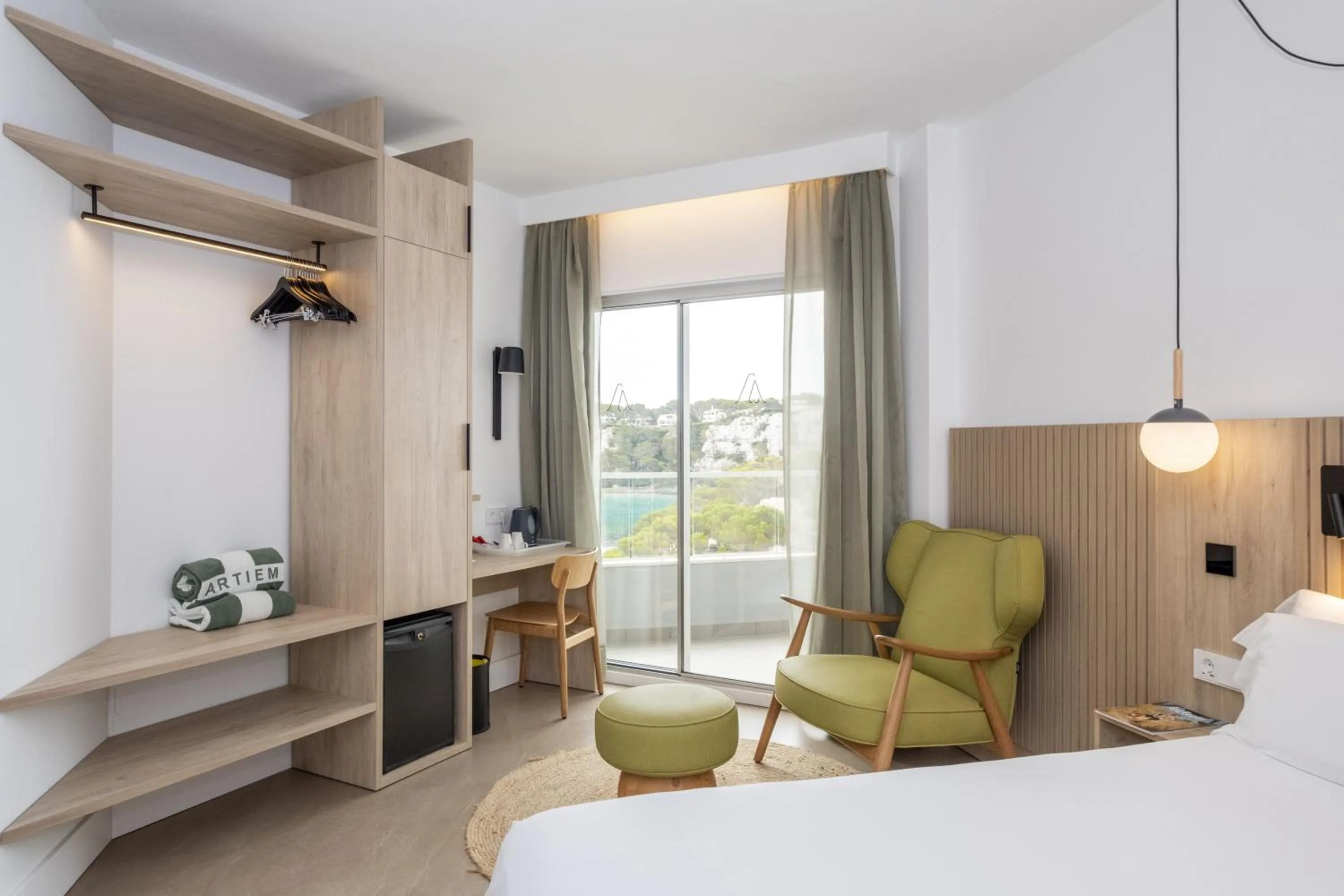 wardrobe, Bed in ARTIEM Audax - Adults Only