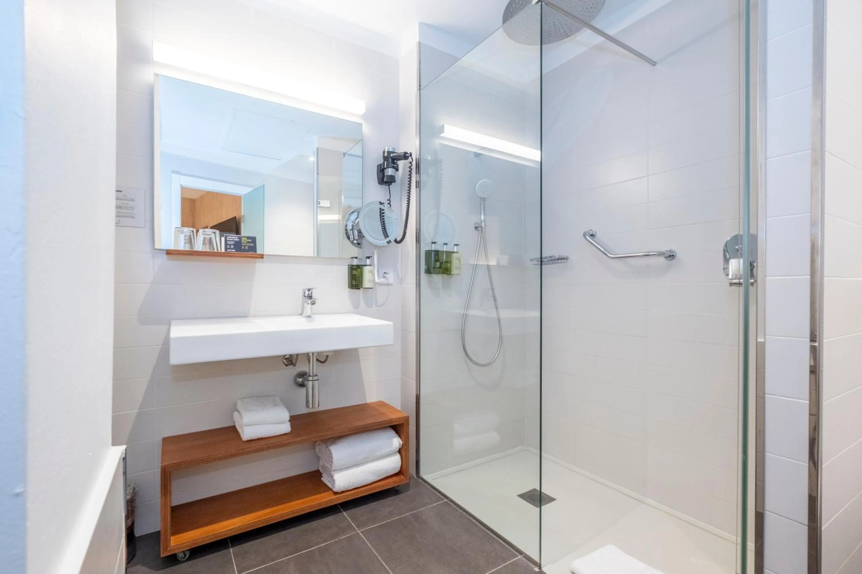 Shower in ARTIEM Audax - Adults Only