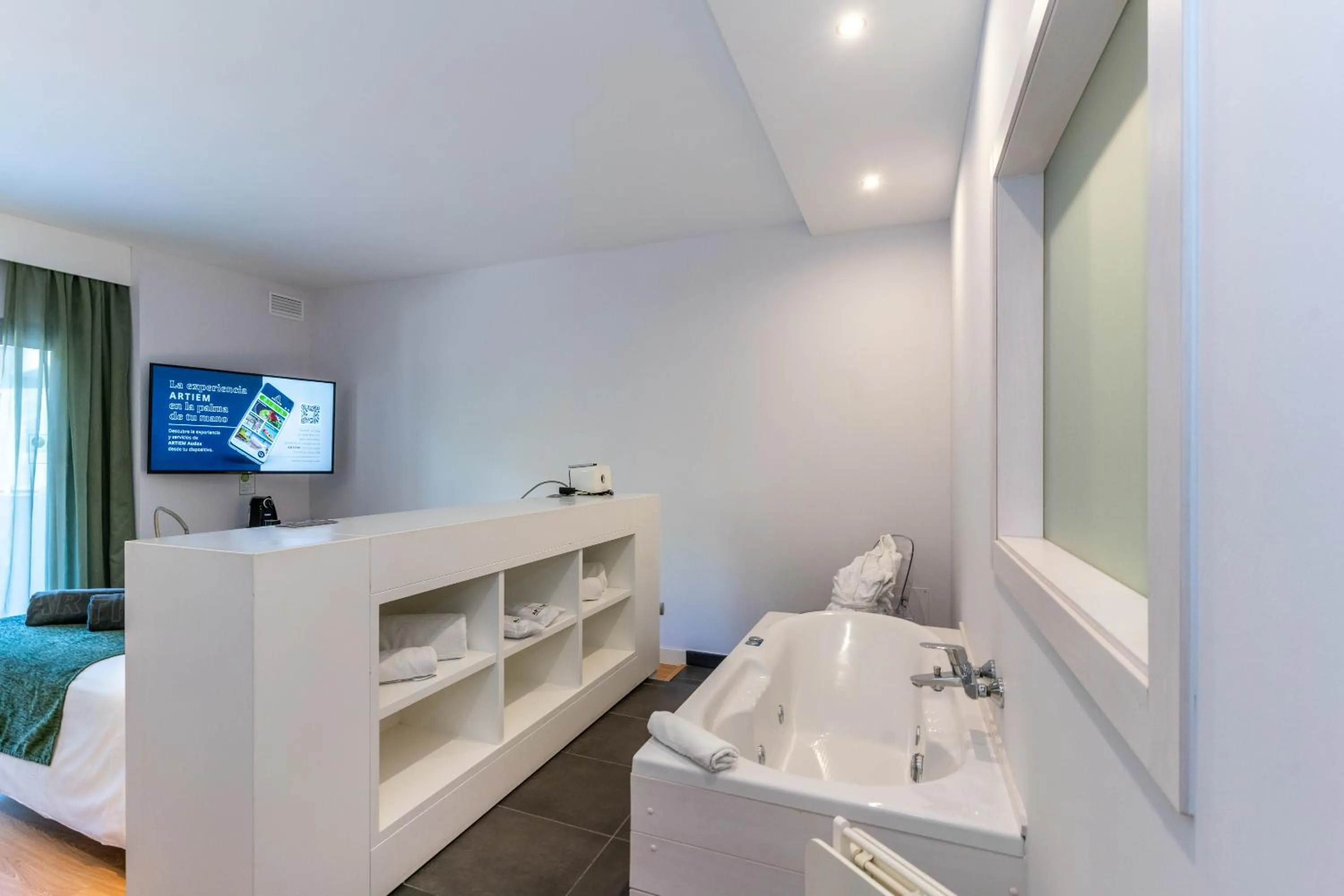 Bath, Bed in ARTIEM Audax - Adults Only