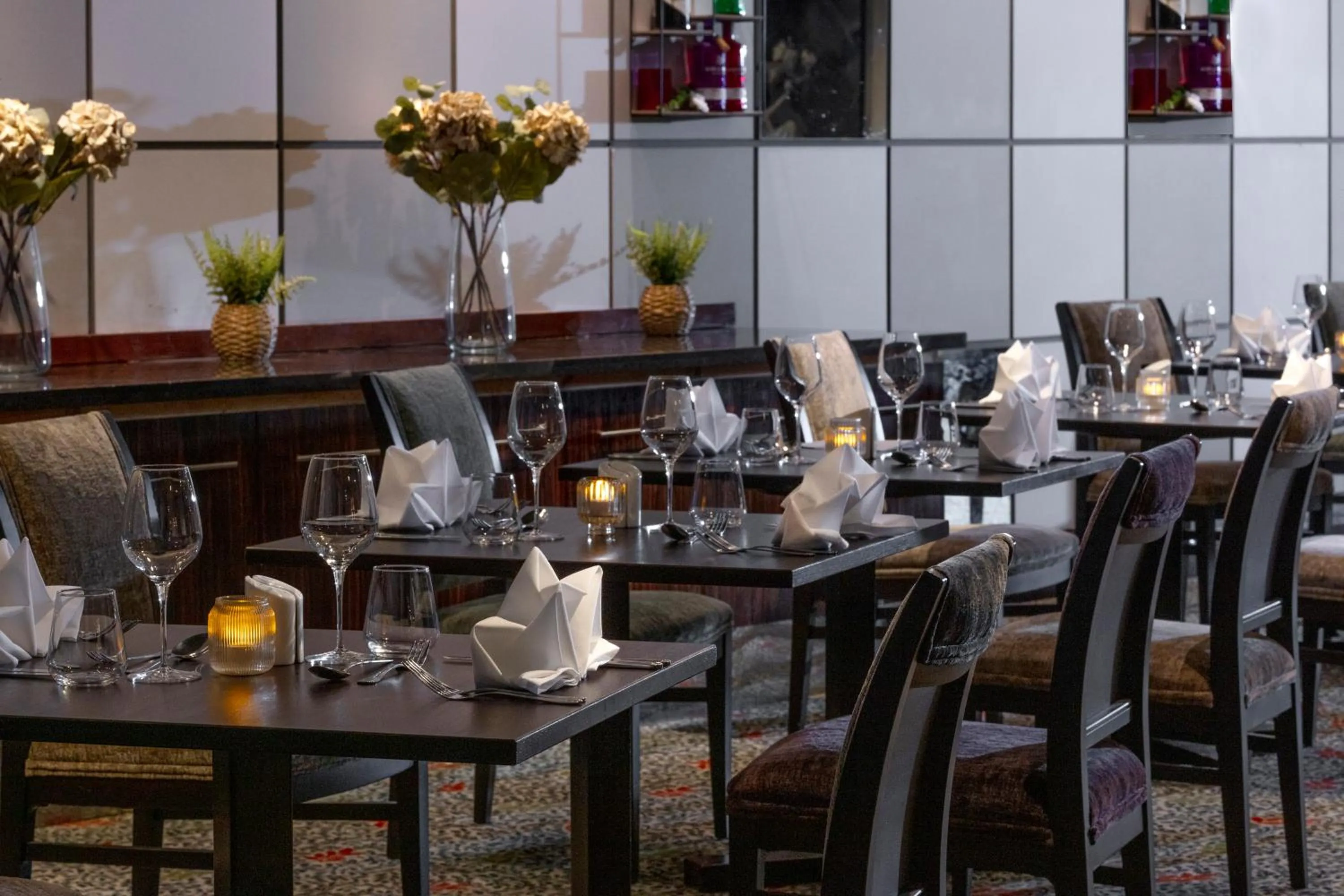 Restaurant/places to eat in Stratford Manor Hotel