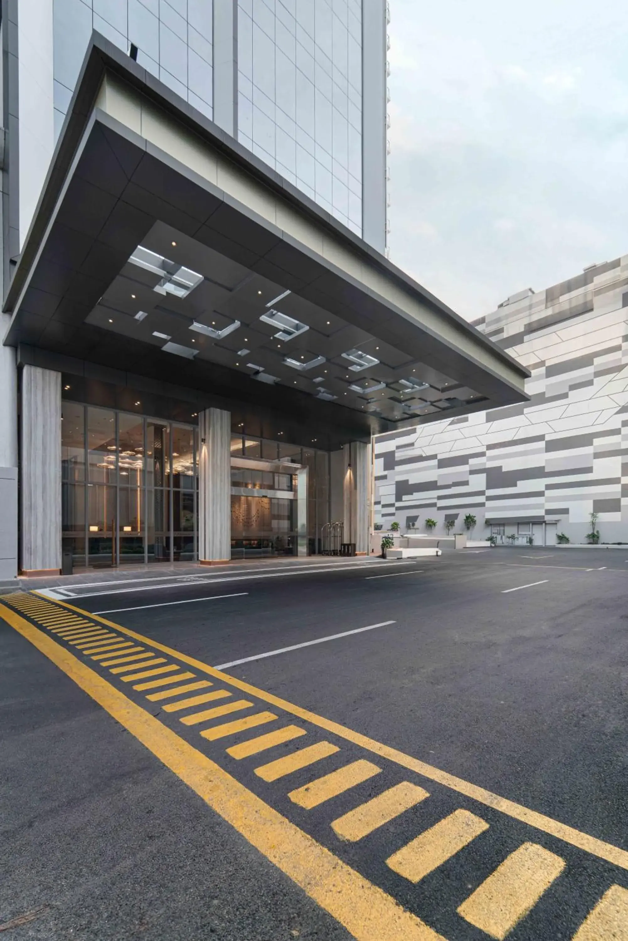 Facade/entrance in Oakwood Hotel & Apartments Grand Batam Facade/entrance in Oakwood Hotel & Apartments Grand Batam