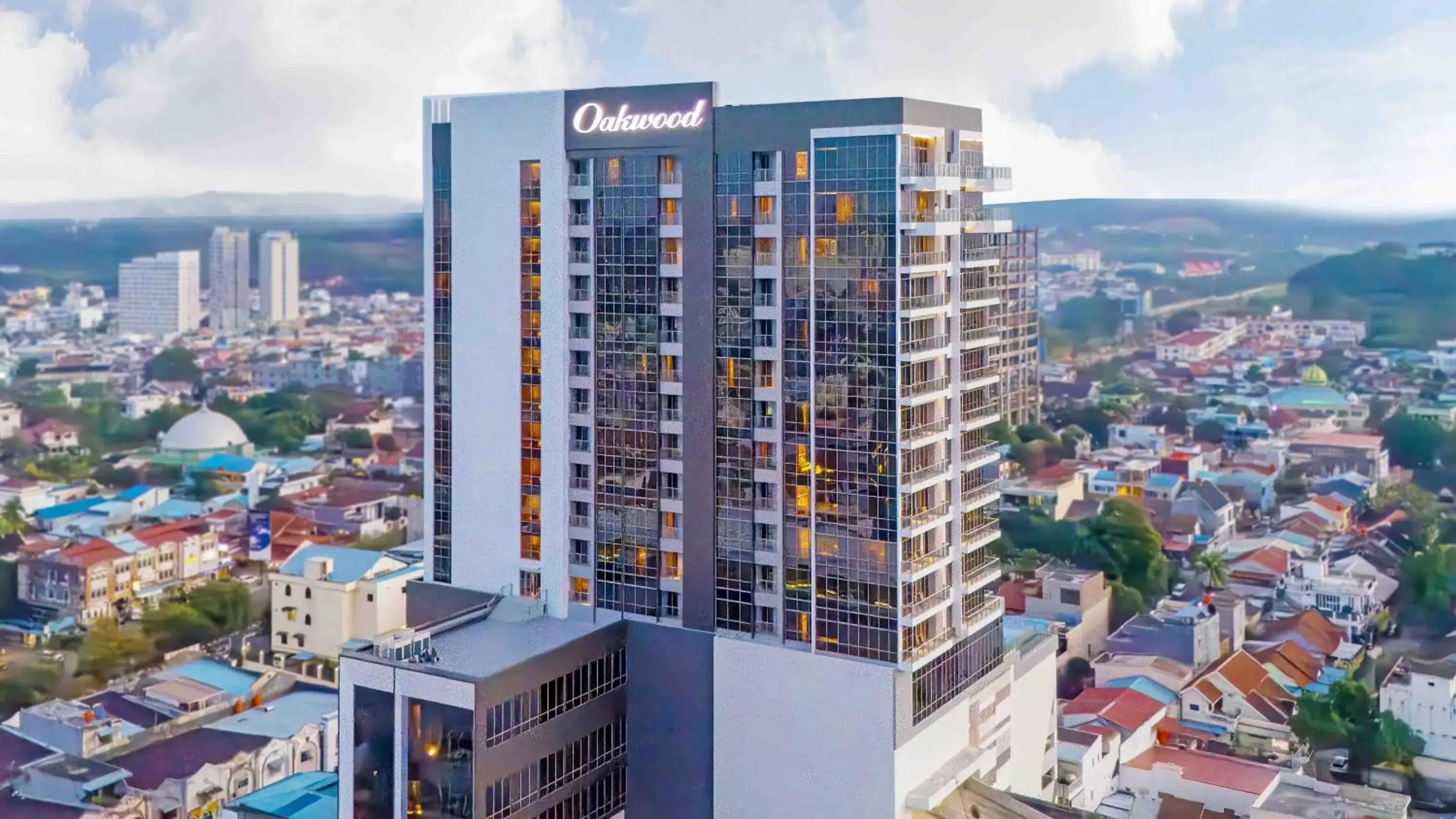 Property building in Oakwood Hotel & Apartments Grand Batam Property building in Oakwood Hotel & Apartments Grand Batam
