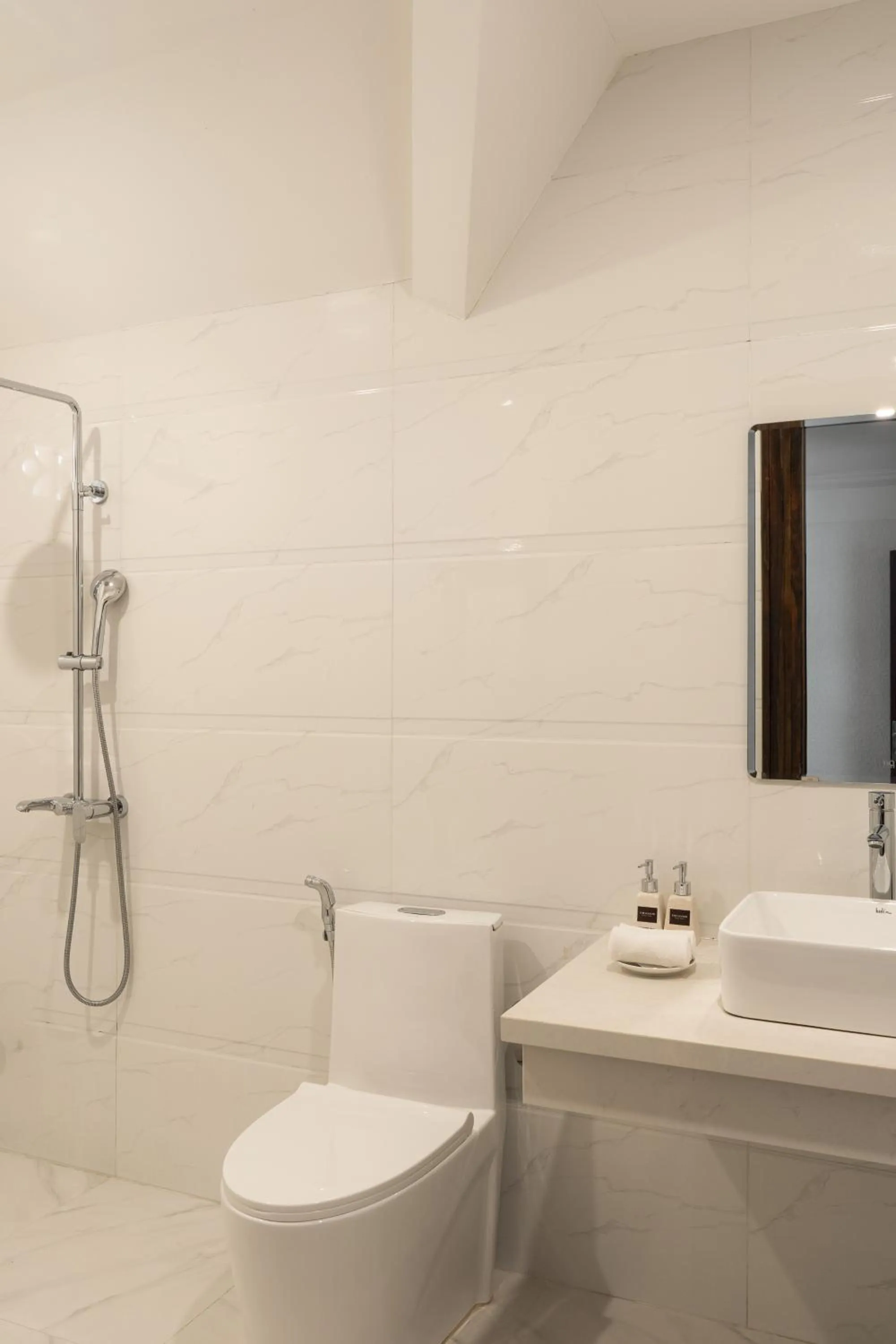 Shower in The Manor Villas Da Lat