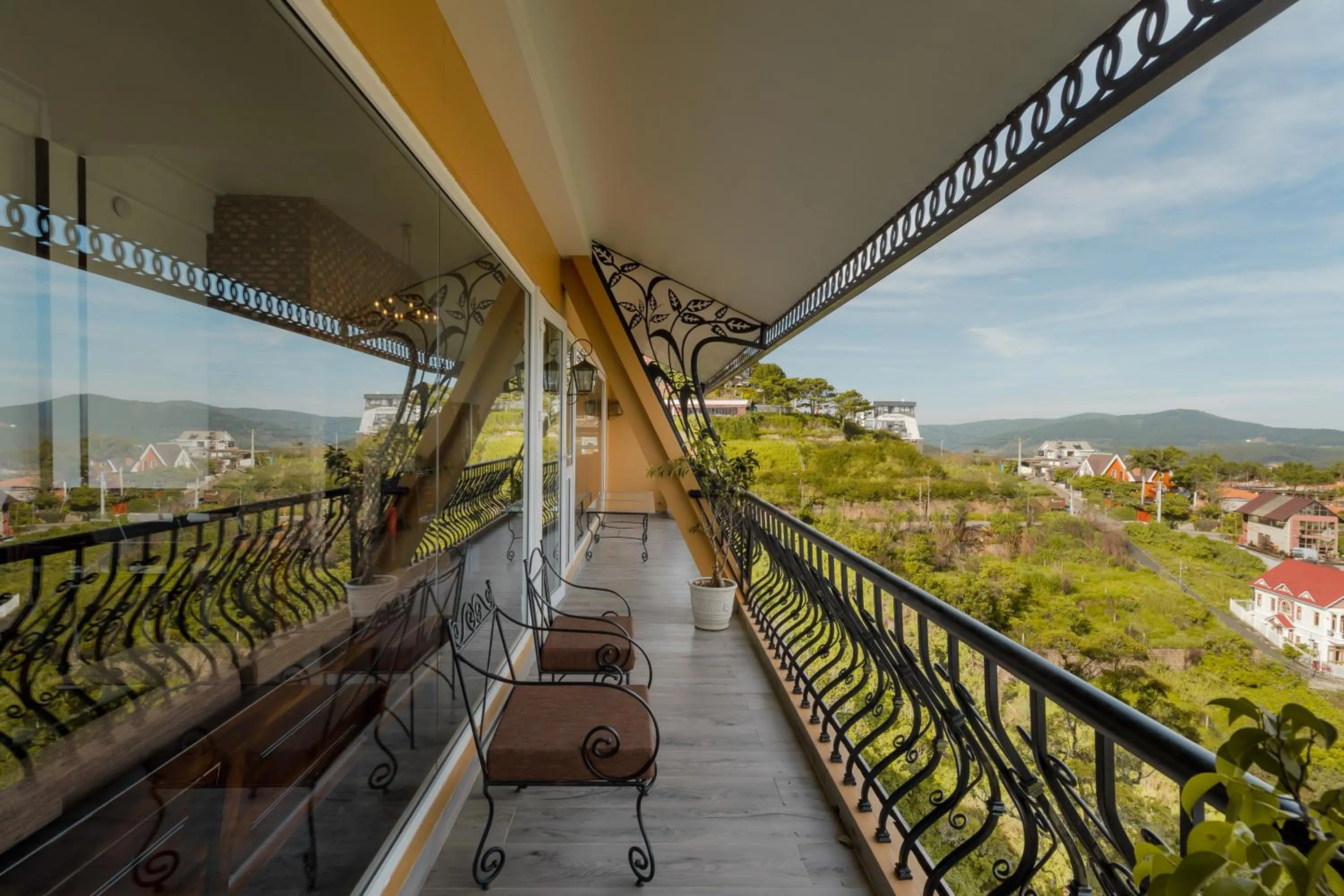 Day in The Manor Villas Da Lat