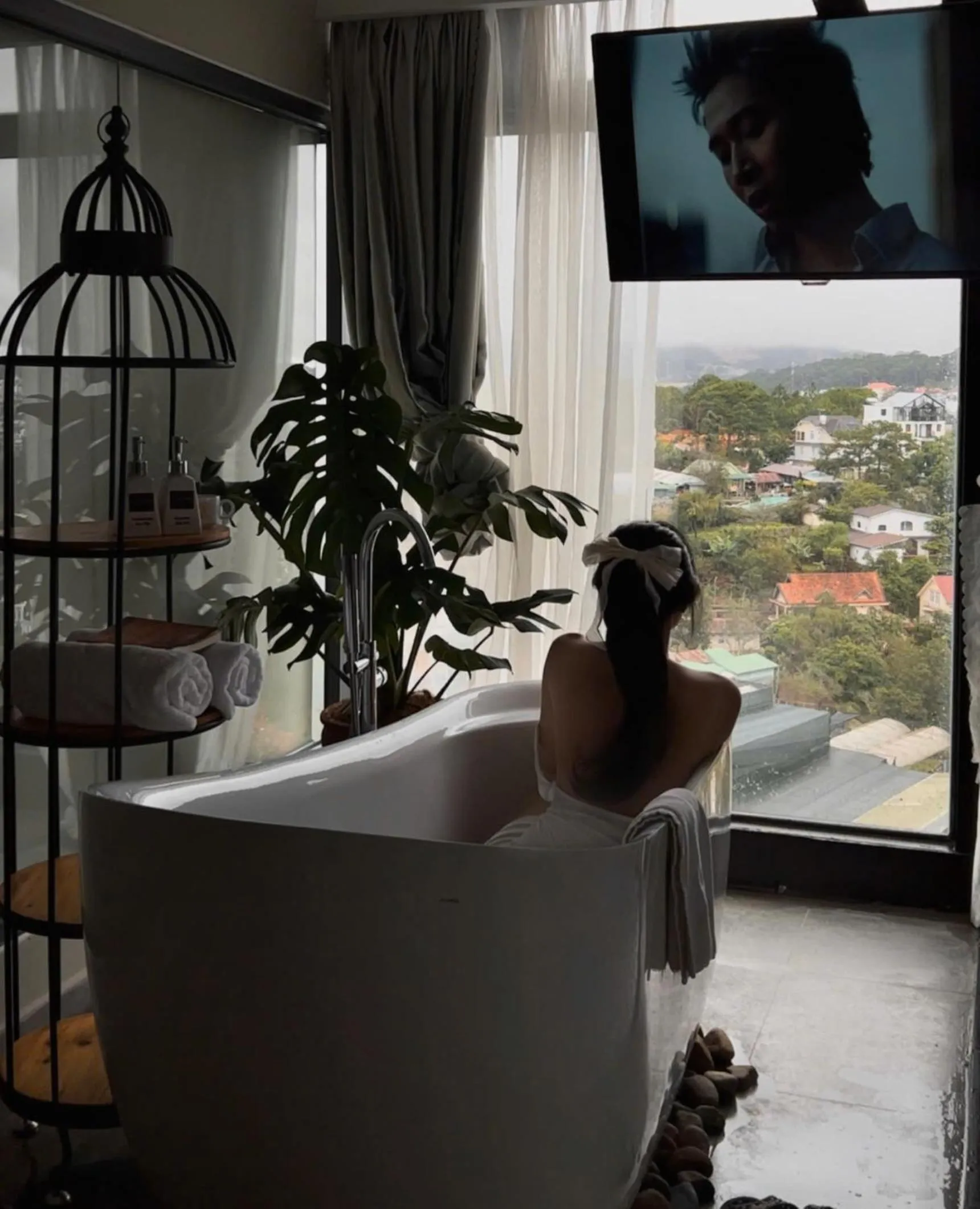 Bath, Bed in The Manor Villas Da Lat