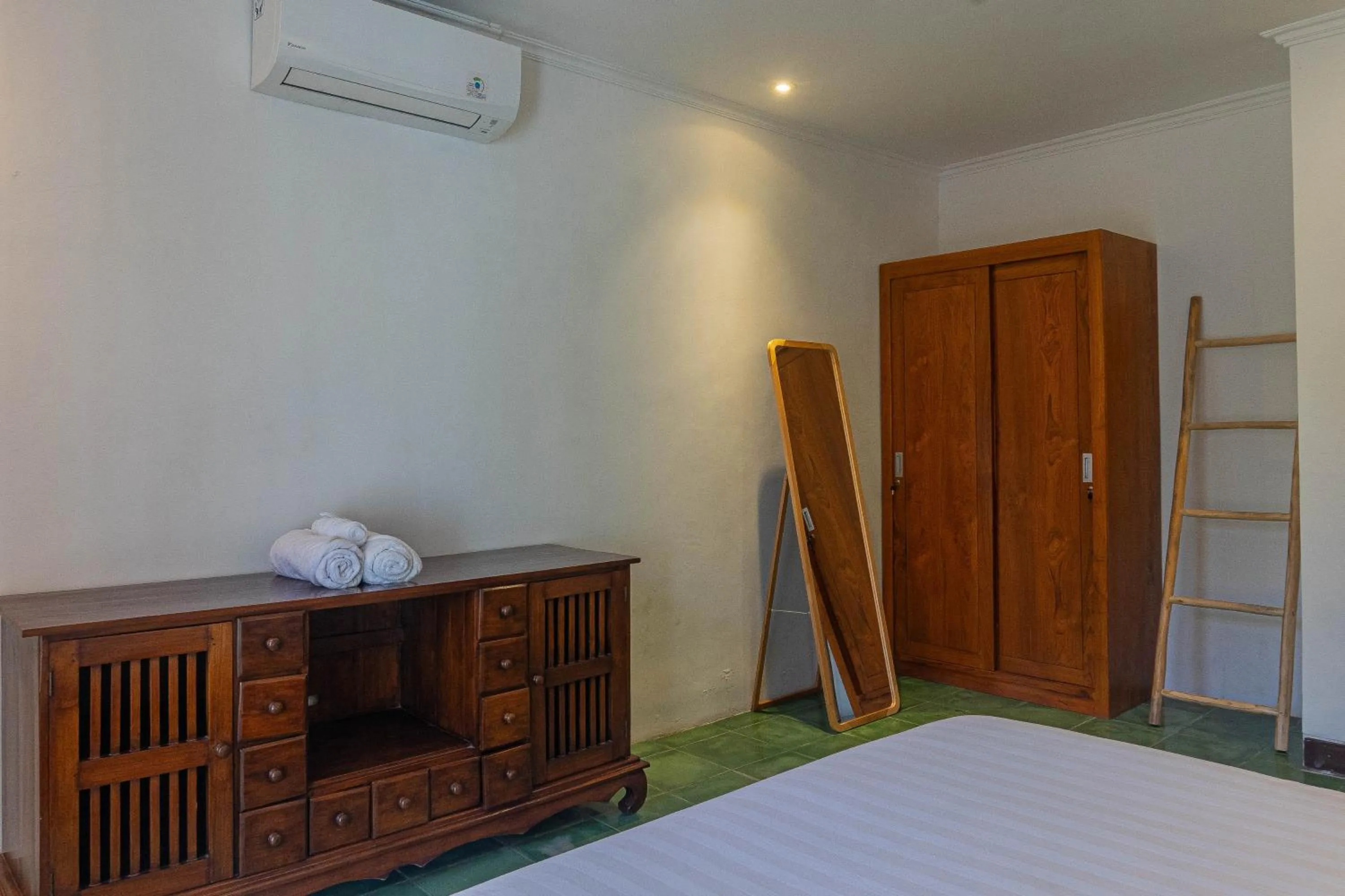 Photo of the whole room, Bed in Lavender - Gumicik, Ketewel